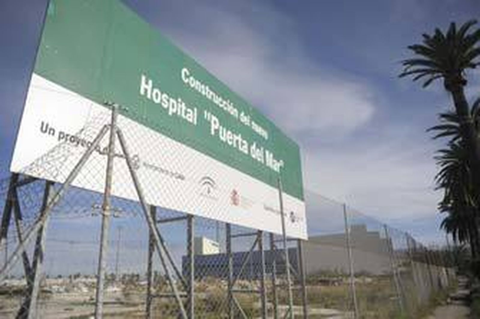 Una imagen del solar reservado para la construcción del nuevo hospital que sustituirá al actual Puerta del Mar. /Jesús Marín