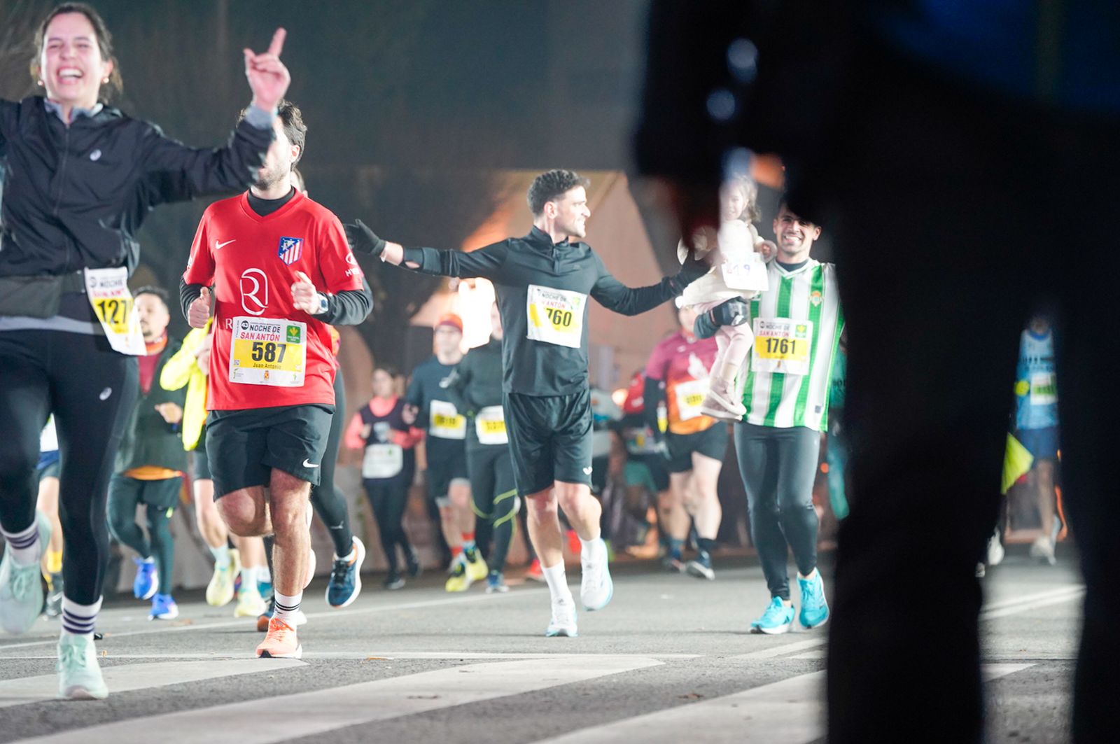 En imágenes: búscate en tu llegada a meta de la Carrera de San Antón 2026 (13)