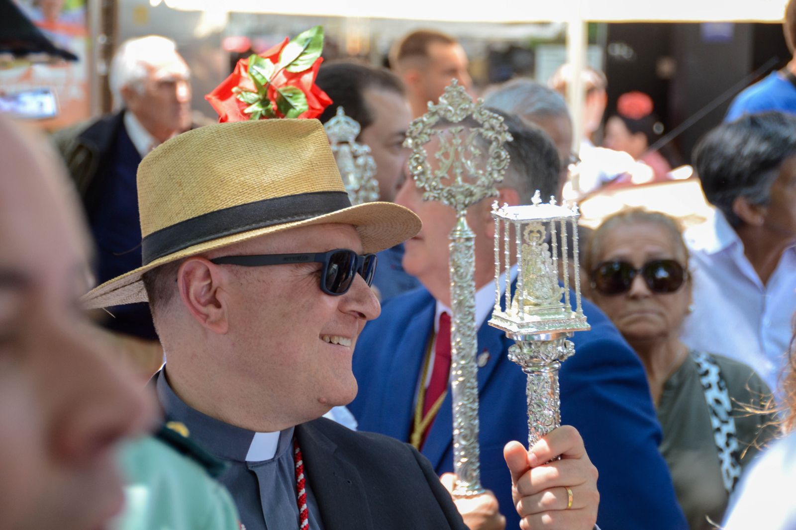 La salida de la Hermandad del Rocío de Granada, en imágenes