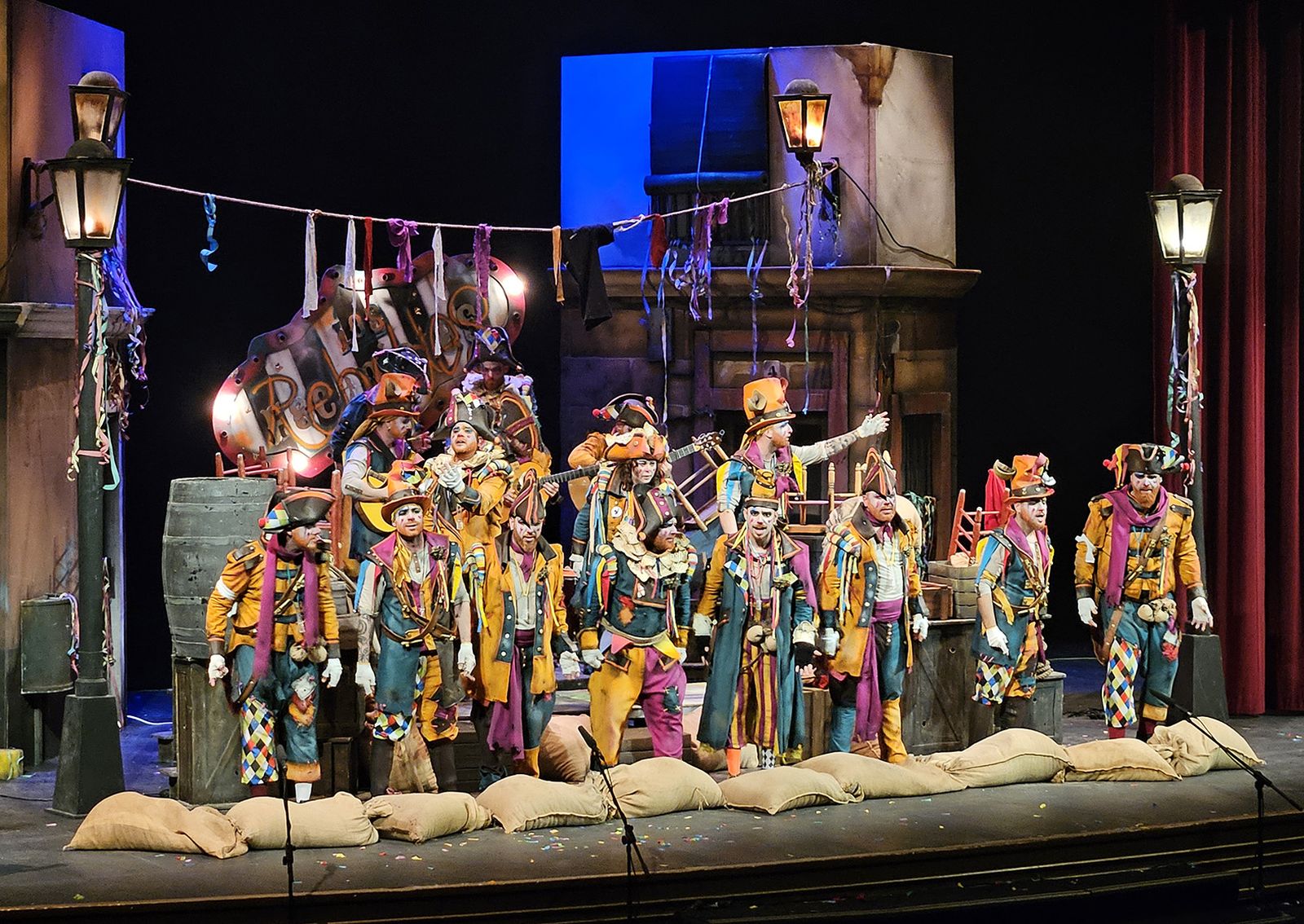 La comparsa ‘Los Rebeldes’ se alzó con el primer premio del concurso tras la final celebrada en el Auditorio Maestro Padilla.