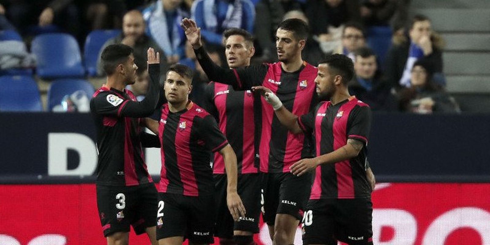 Los jugadores del Reus celebran uno de los tantos.