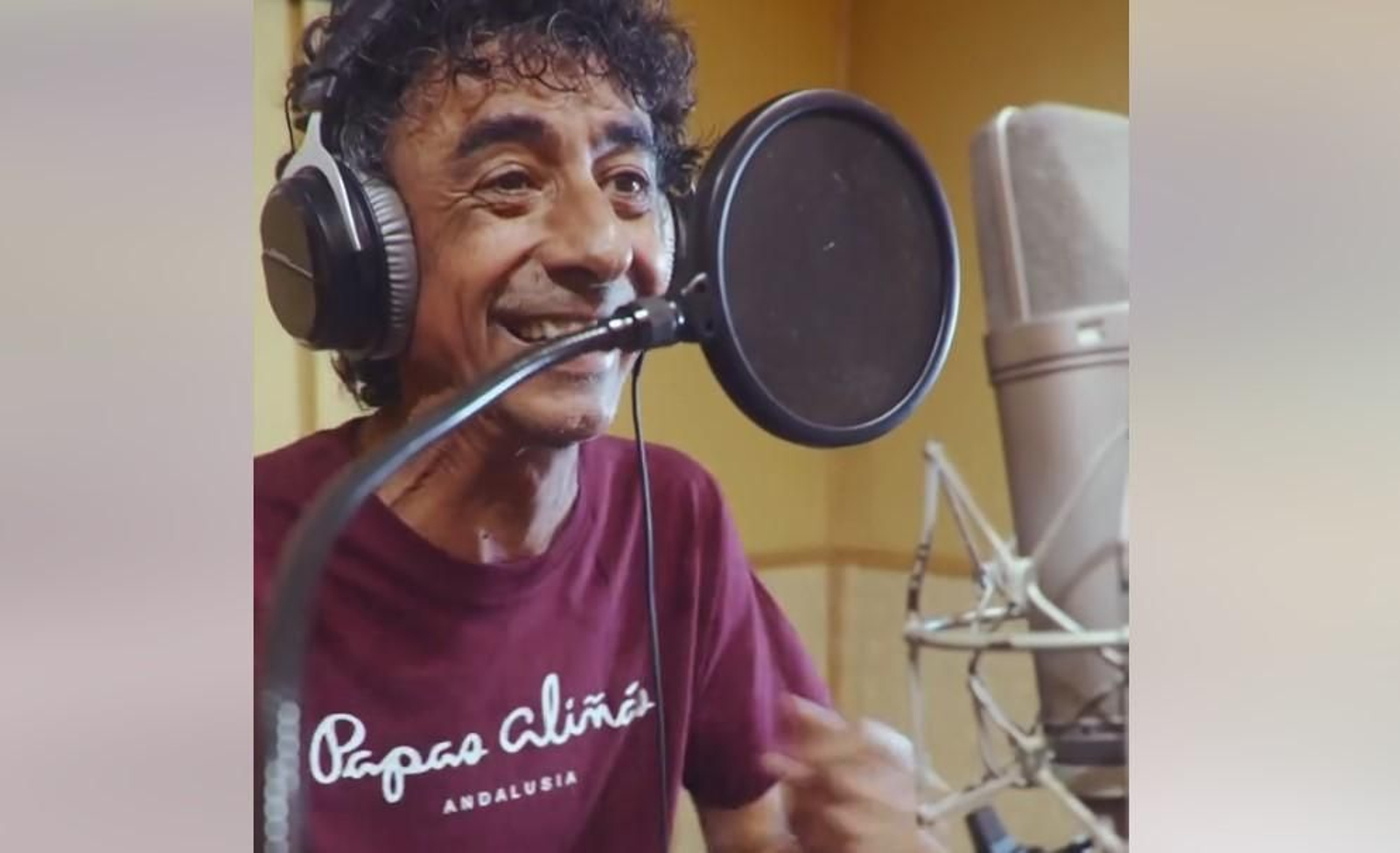 Tomasito, en un momento de la grabación del videoclip de Gloria Vendimia. Tomasito, en un momento de la grabación del videoclip de Gloria Vendimia.