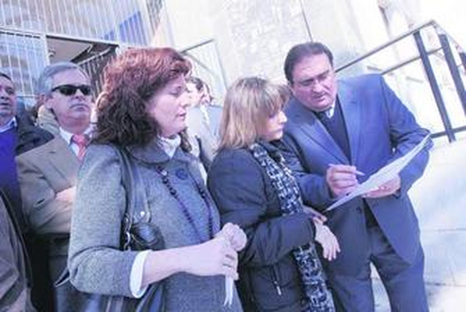 El juez Jesús Rivera junto a otra de las candidatas, Társila Martínez.