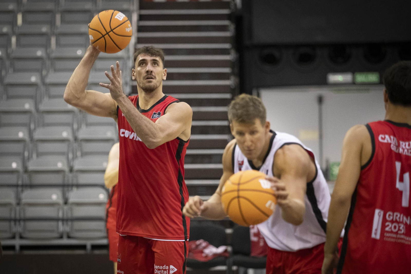 Las mejores imágenes del primer entrenamiento del Covirán Granada