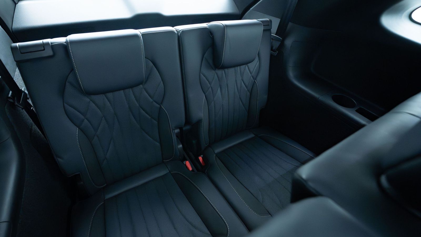 Al margen de su sistema de propulsión, lo más llamativo del nuevo Jaecoo es la disponibilidad de estos asientos en la tercera fila que prometen un espacio razonable, dentro de sus limitaciones.