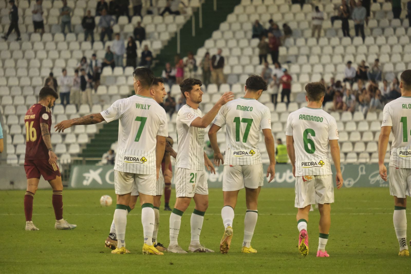 Las mejores fotos del ambiente en El Arcángel en el Córdoba CF - Badajoz