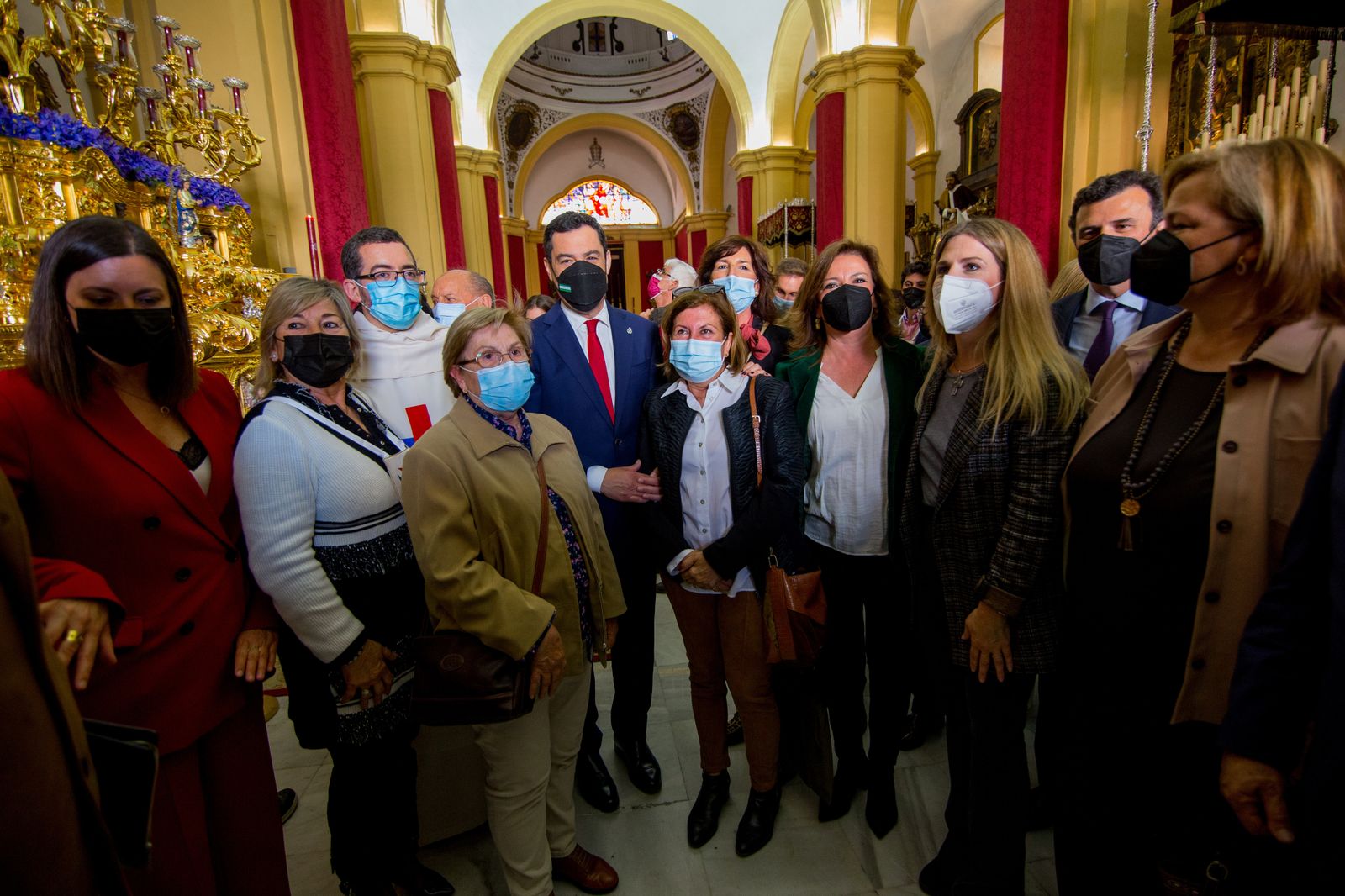 Así ha sido la visita del presidente de la Junta a las hermandades del Lunes Santo de San Fernando