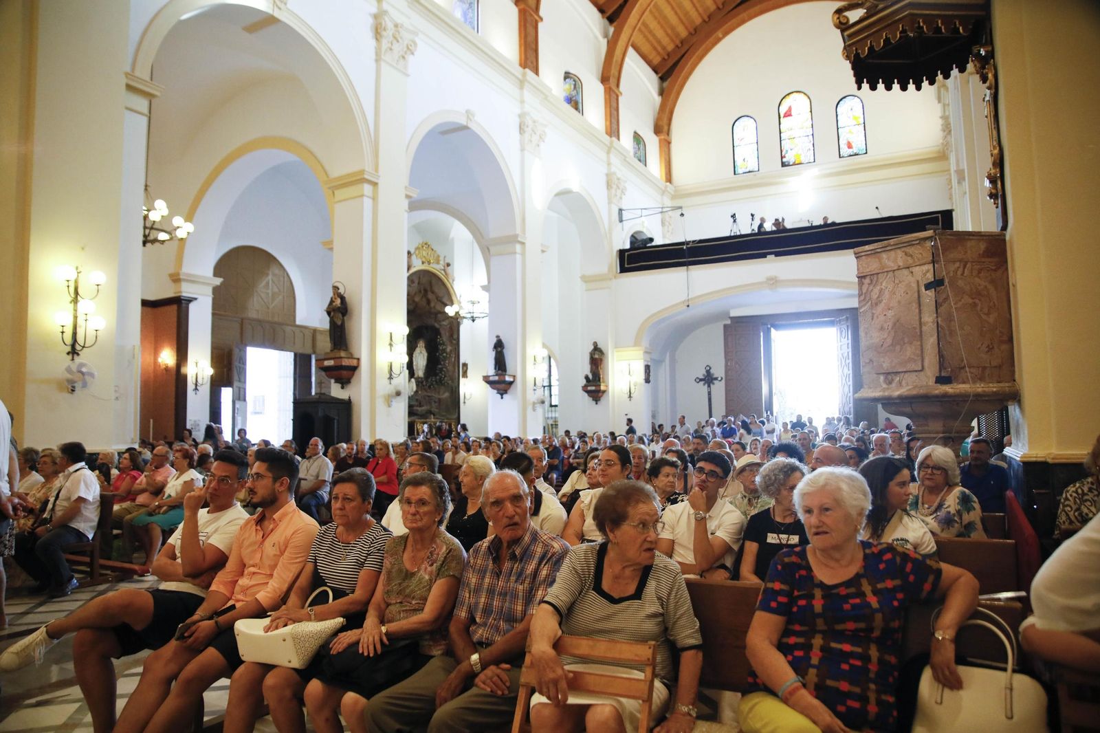 Las imágenes de la misa vespertina y procesión del Cristo de la Luz de Dalías