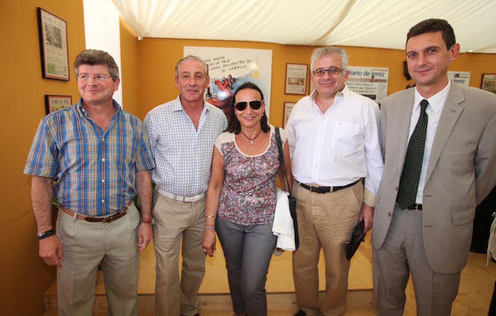 José María Pérez, Francisco Salas, María Ángeles Cubello y Roberto Amillo posan junto al gerente de Diario de Jerez, Miguel Berraquero.

Foto: Vanesa Lobo
