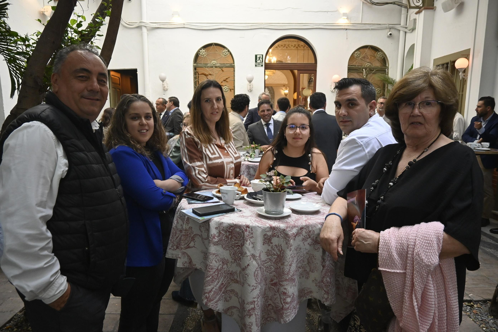 Ambiente en la presentación de la Guía de la Semana Santa de Huelva, en imágenes
