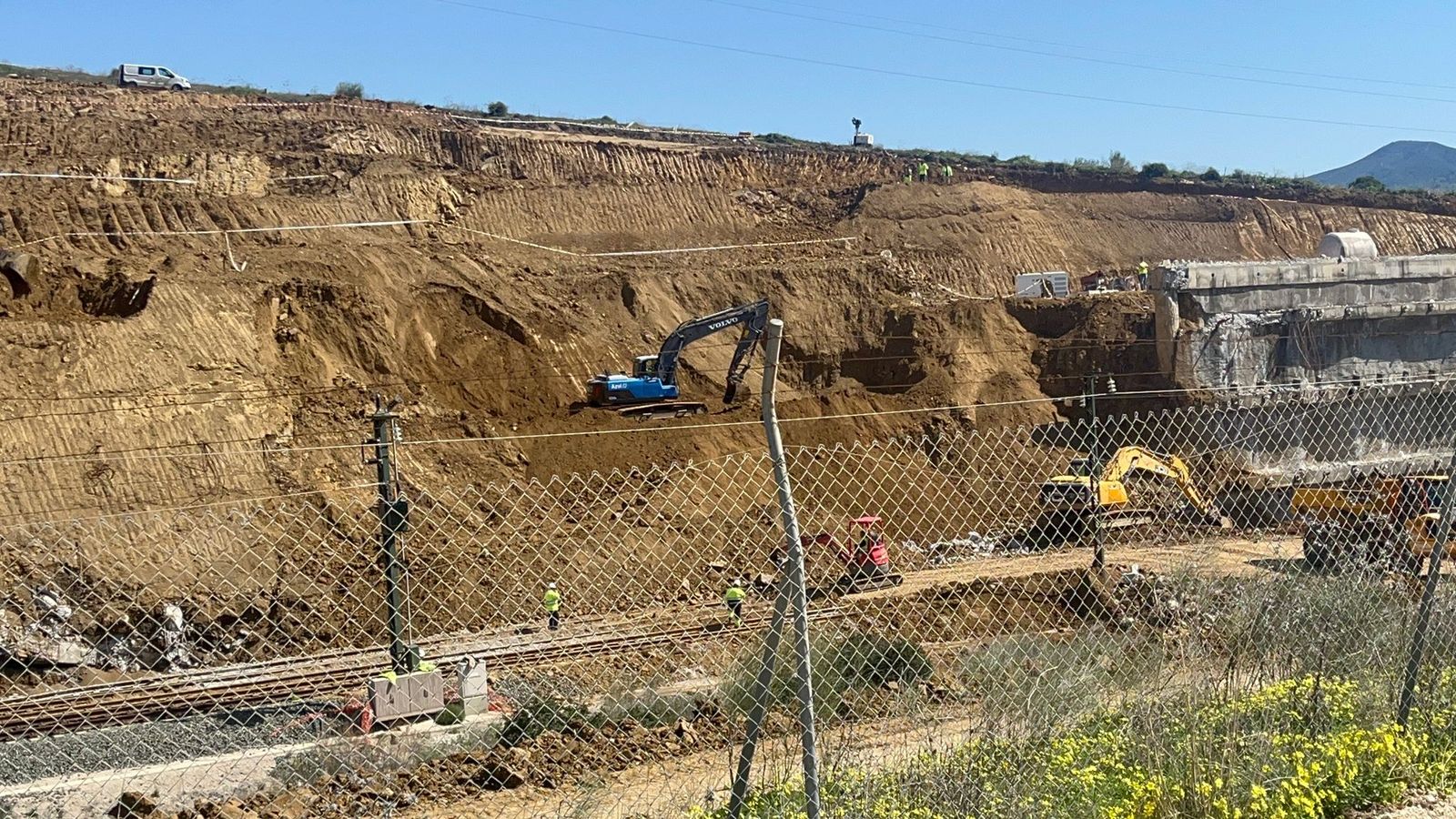 Los trabajos de Adif ya permiten vislumbrar las vías del AVE en Álora.