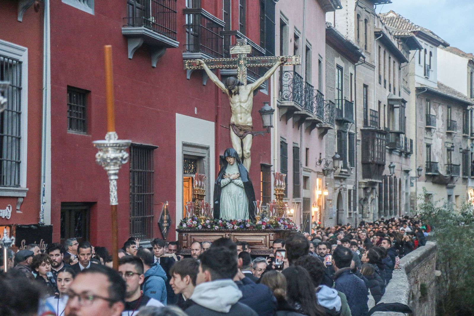 Fotogalería | El vía crucis de las cofradías de Granada en imágenes