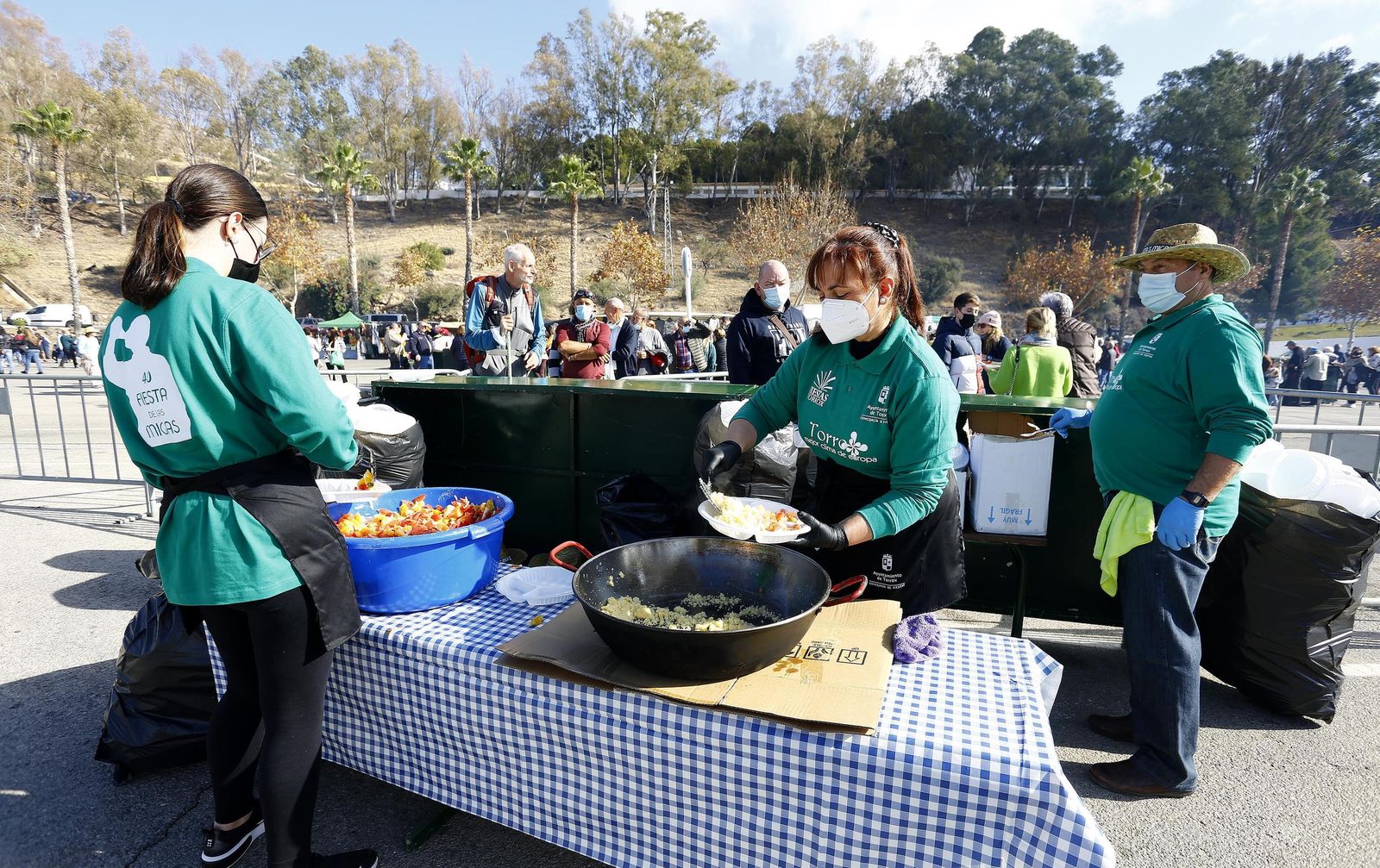 El Día de las Migas de Torrox, en fotos