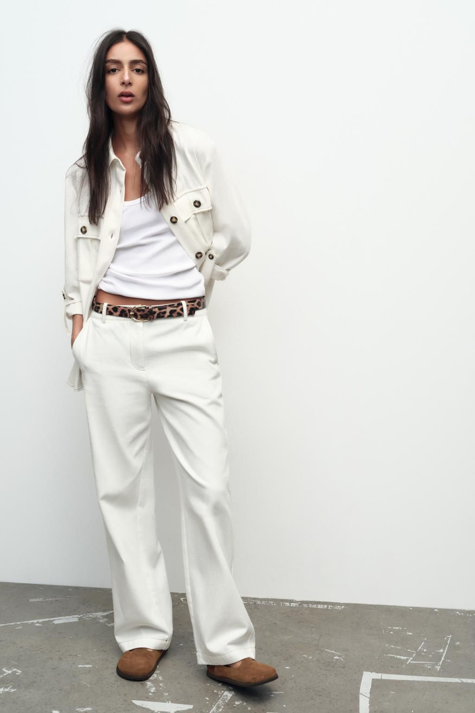 Pantalones blancos de Zara.