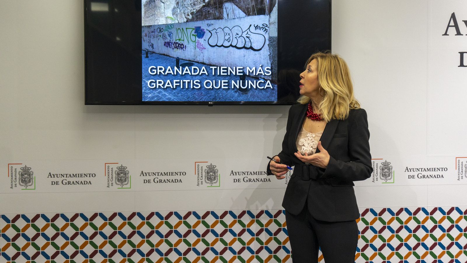 La concejal Pepa Rubia, en rueda de prensa sobre pintadas.