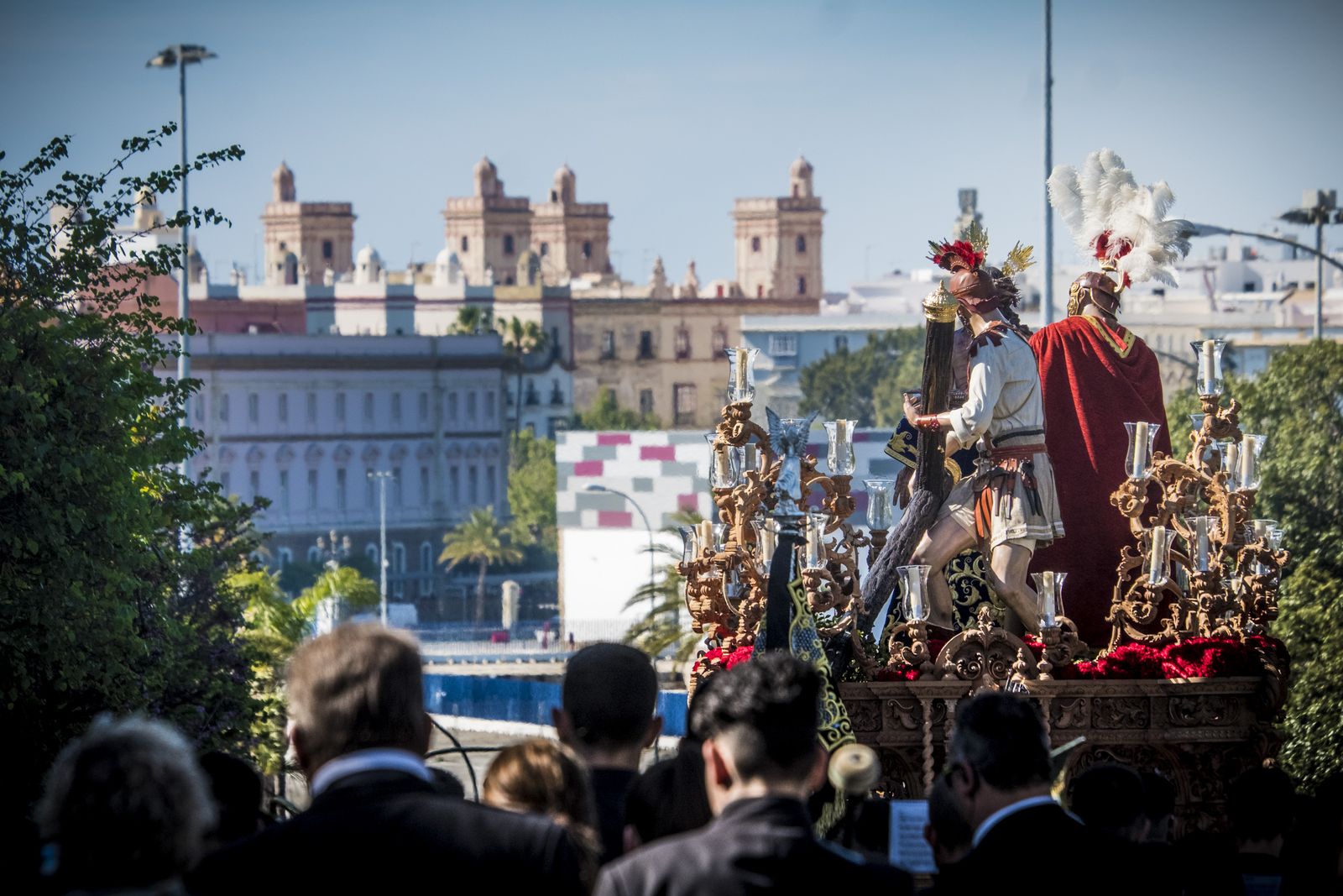 El Señor del Amor Despojado de sus Vestiduras, a su paso por la plaza de San Juan de Dios