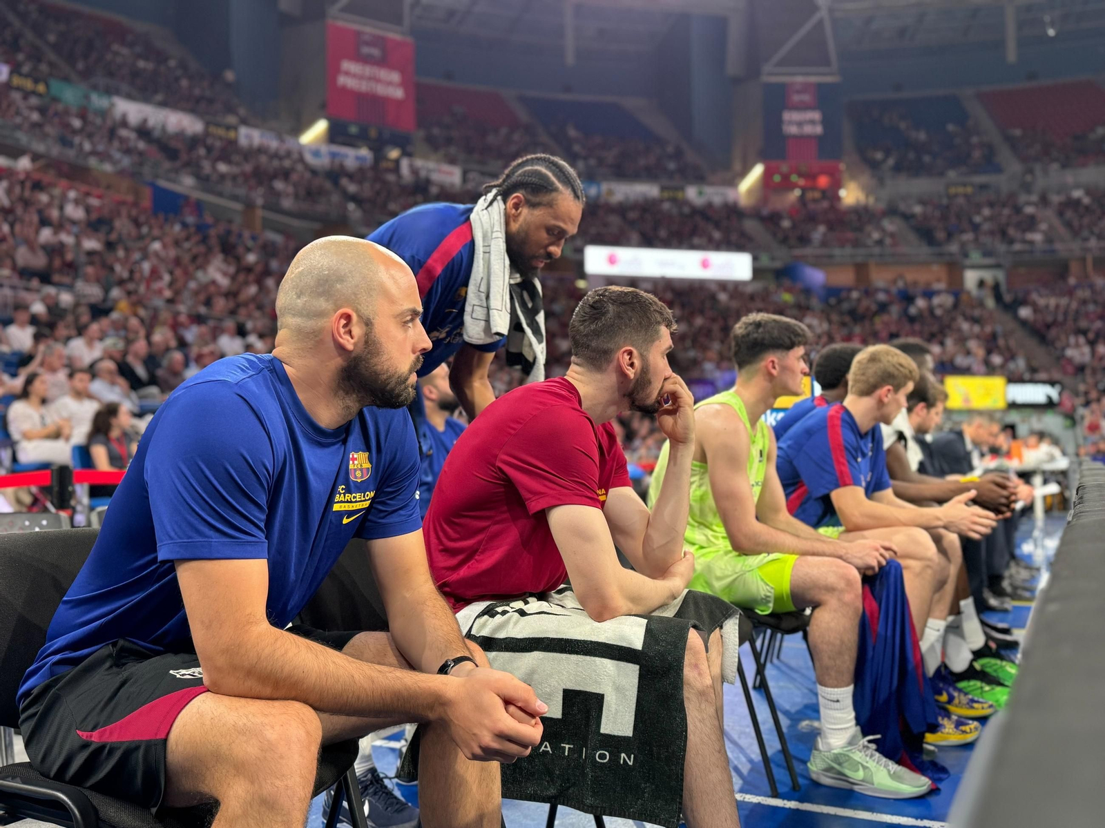 Brizuela, en el banquillo en Vitoria.