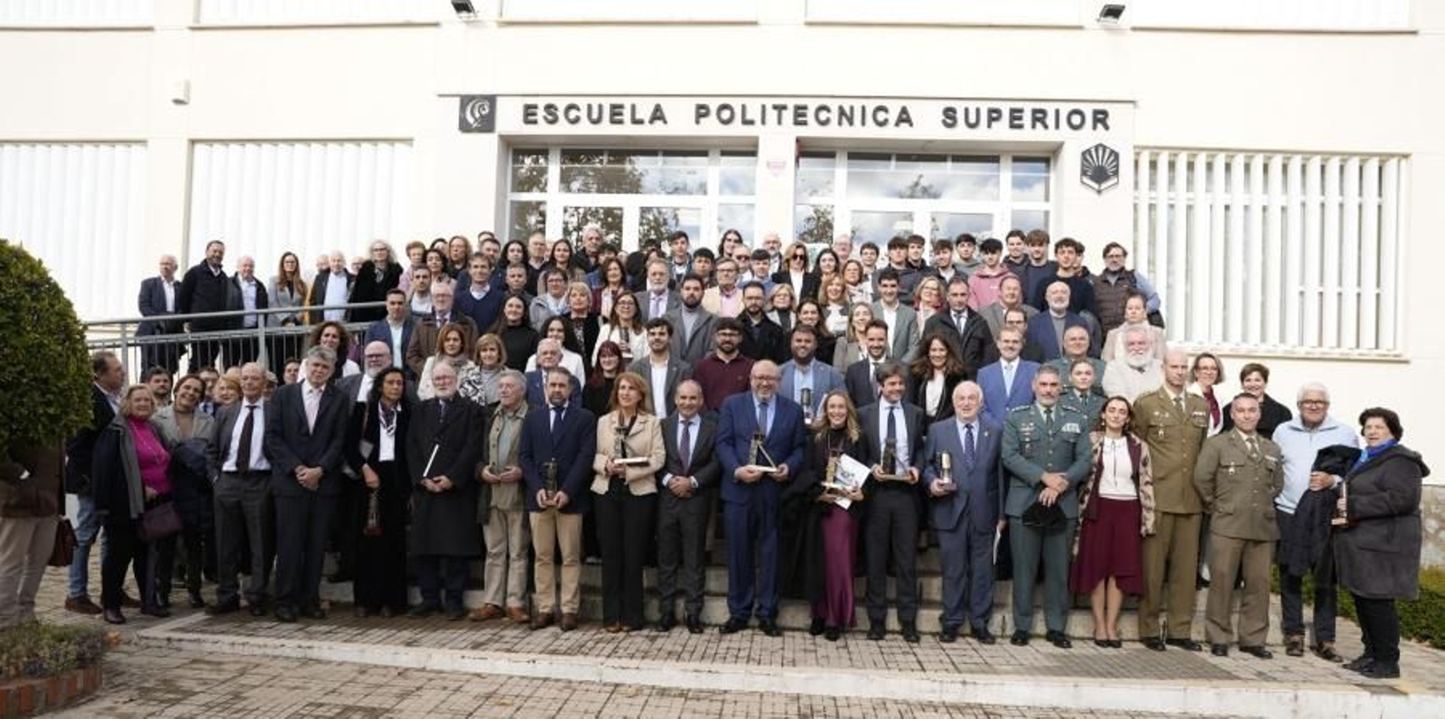 Foto de familia en la Escuela Politécnica Superior de Belmez.