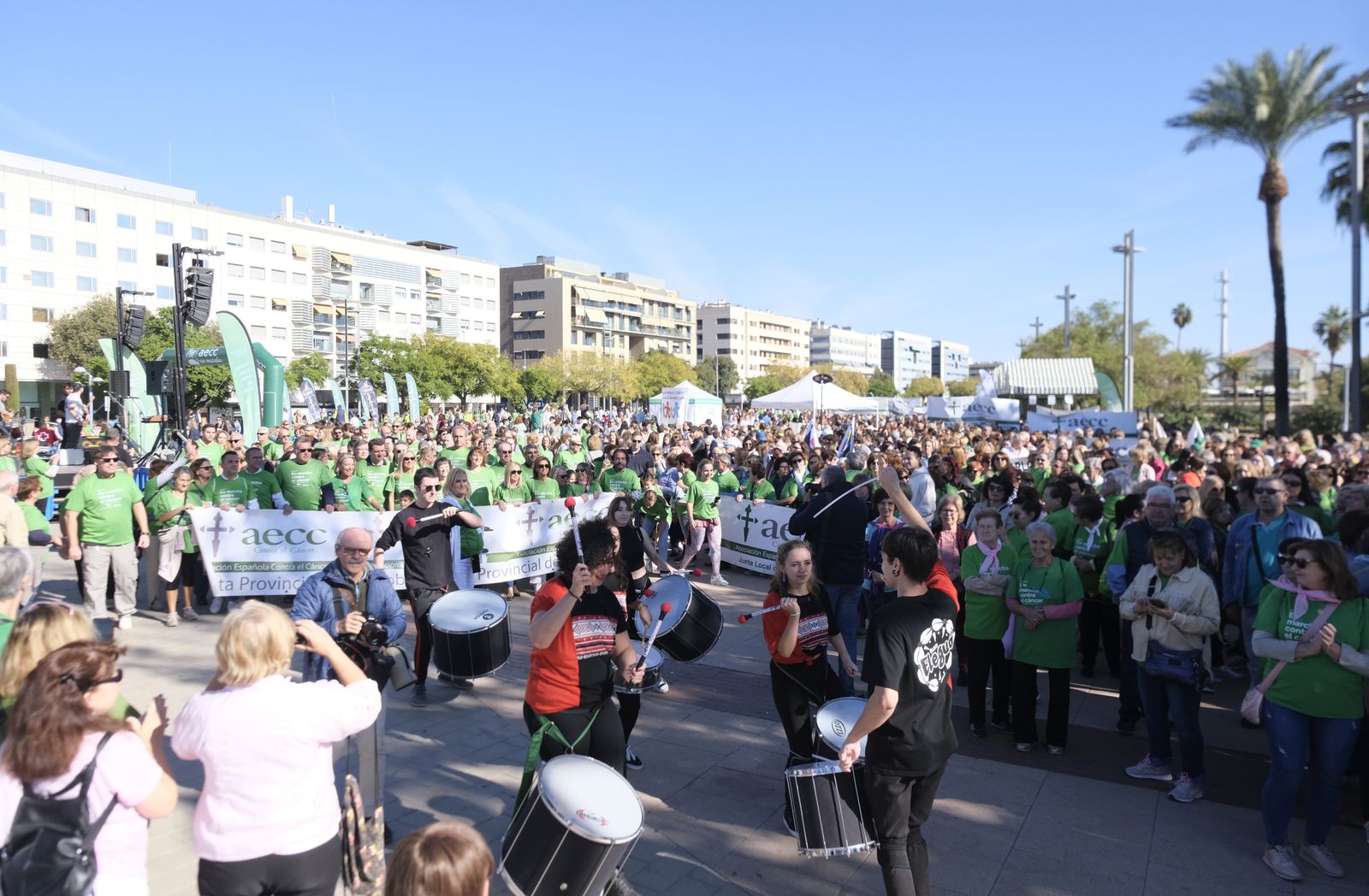 La Carrera por la Vida de la Asociación Española contra el Cáncer en Córdoba, en fotografías