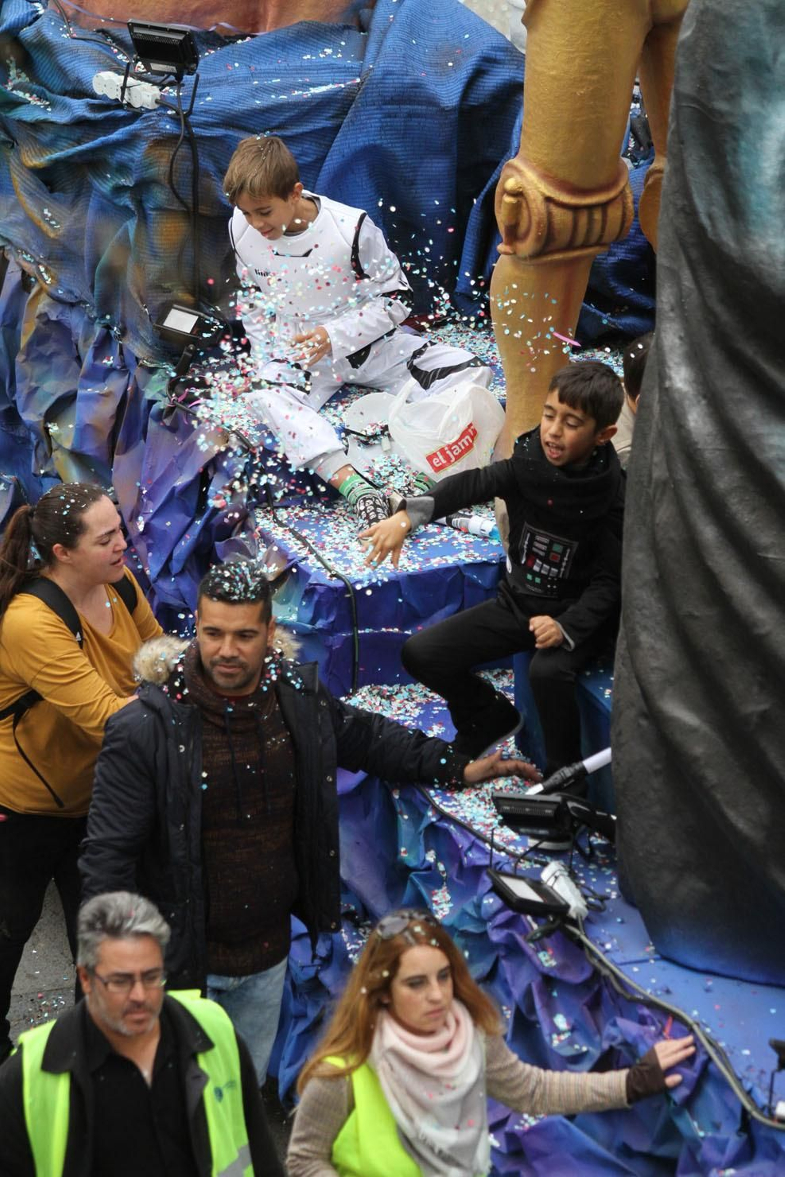 Cabalgata de los Reyes Magos 2018: Melchor, Gaspar y Baltazar adelantan su salida para llenar de ilusión las calles de Huelva