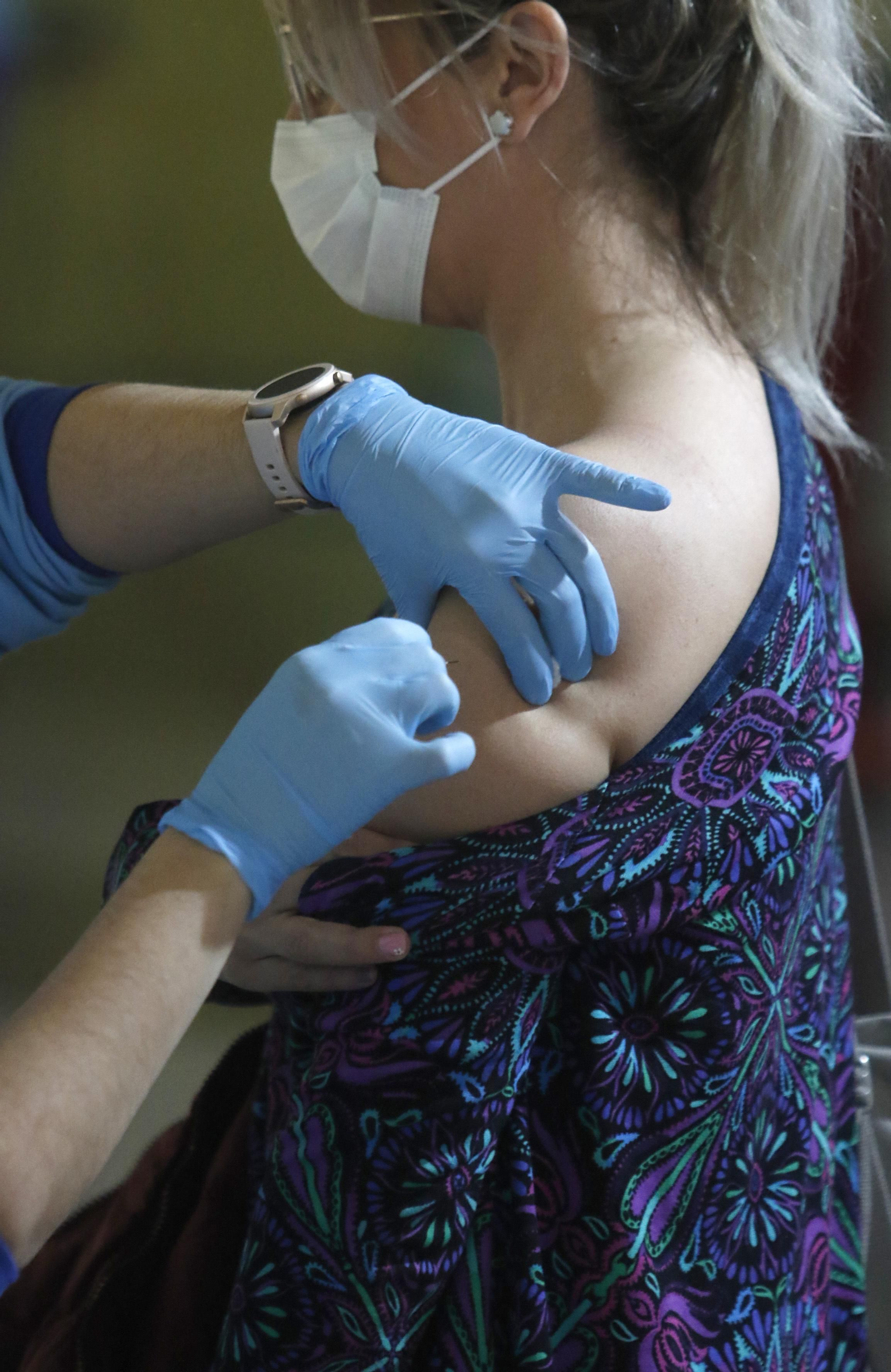 Las fotos de la vacunación contra el coronavirus en Vista Alegre a los profesores de Córdoba