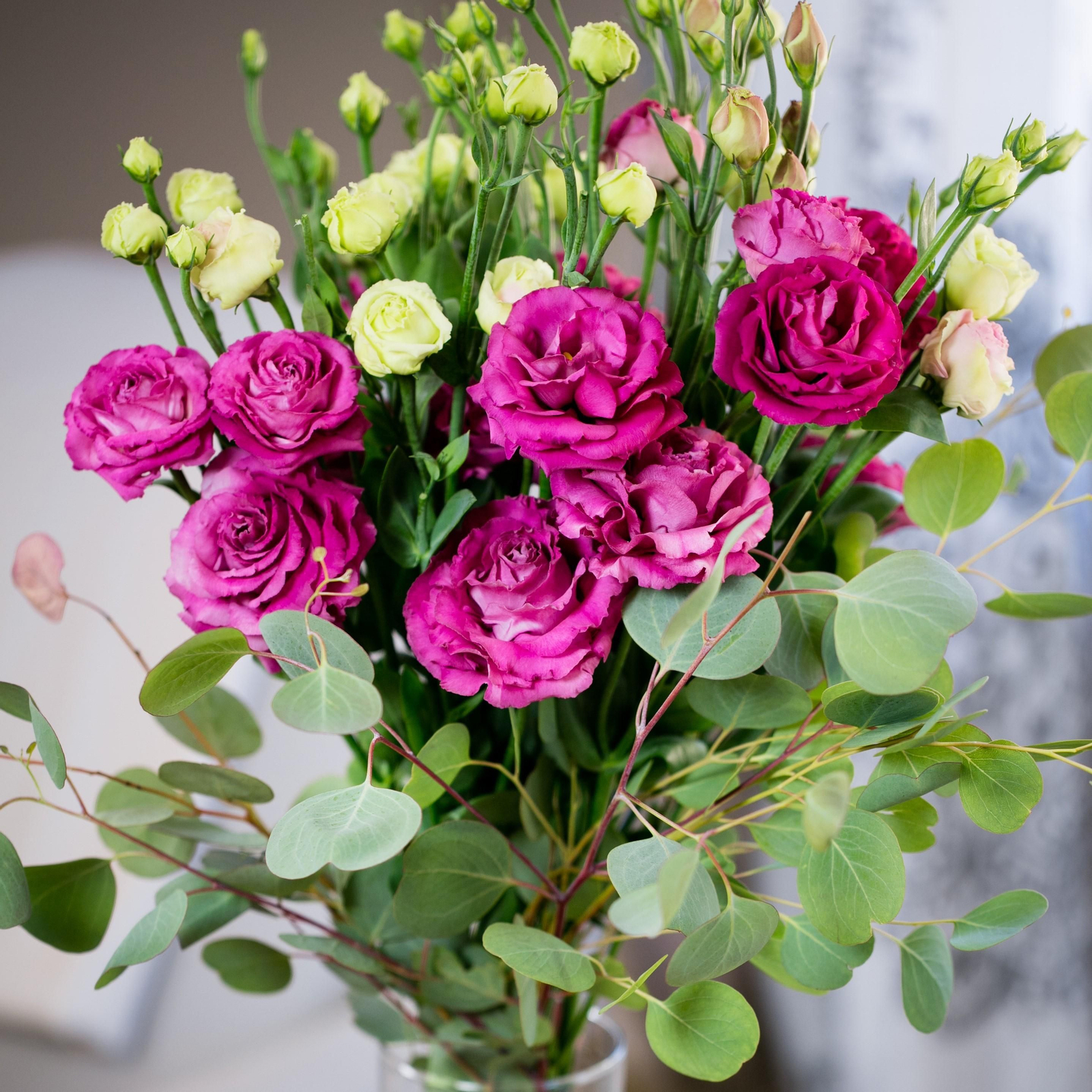 Ramo de lisianthus para la decoración de casa.