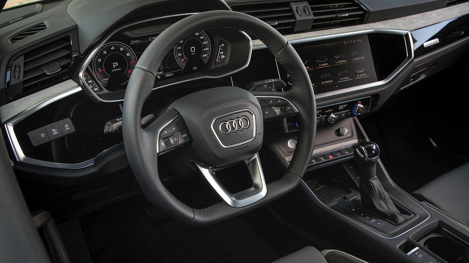 Presenta un interior completamente digitalizado.