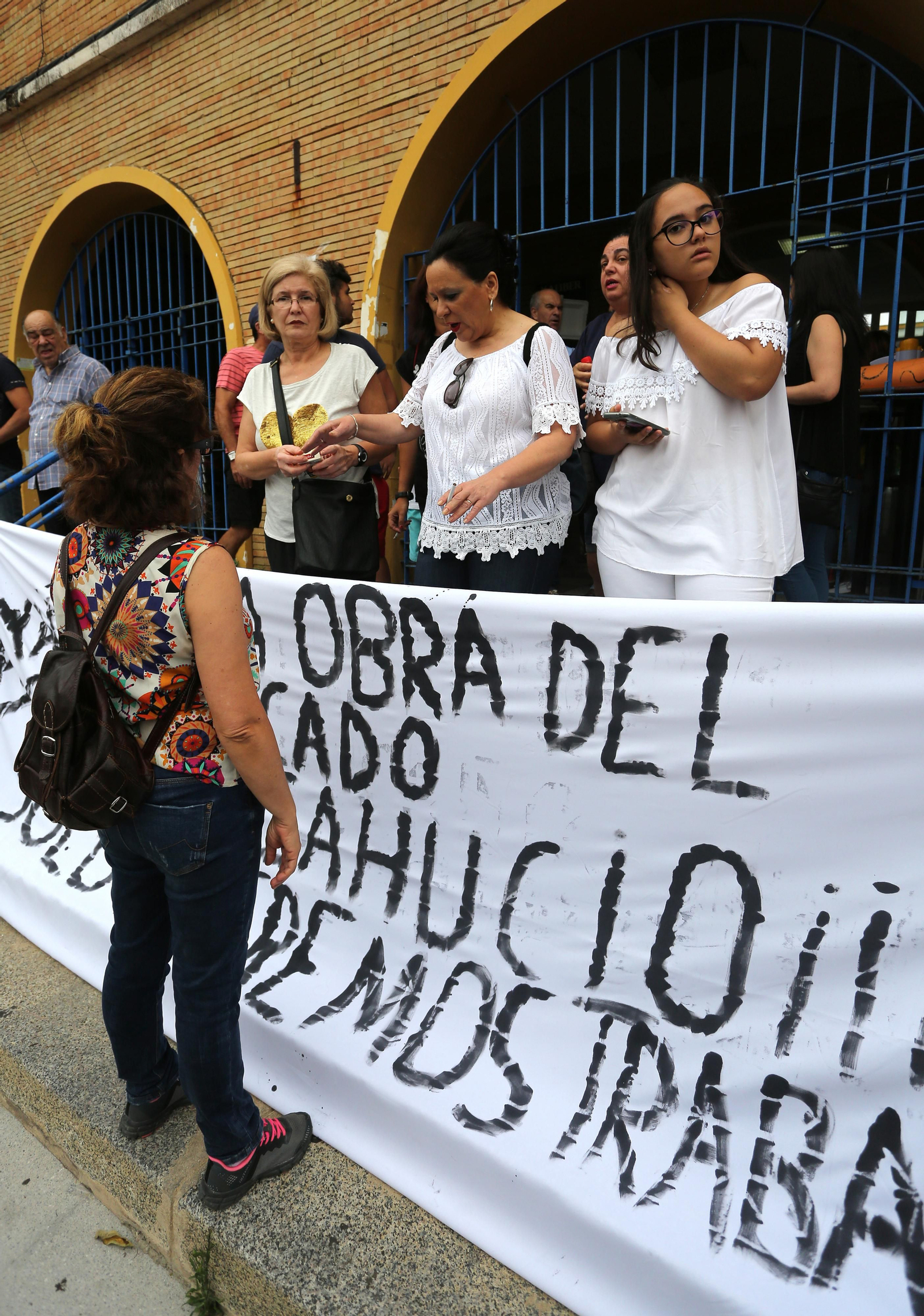 Más imágenes de la protesta de los minoristas del mercado de San Sebastián