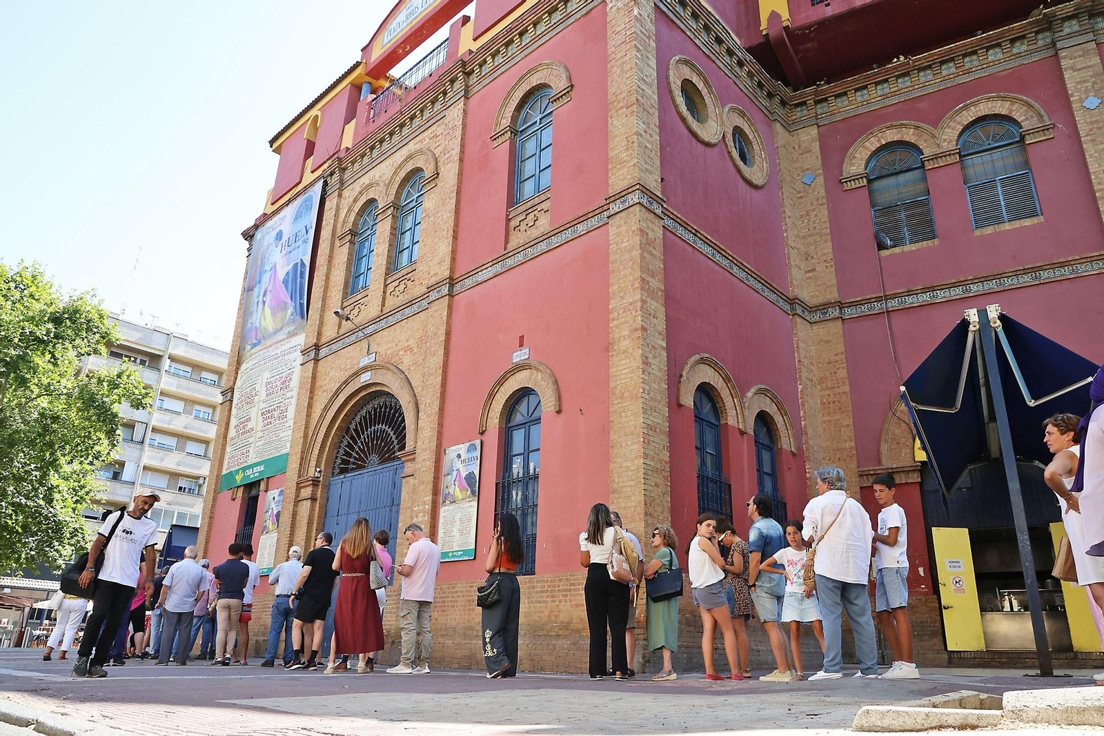Plaza de toros de Huelva, este verano.