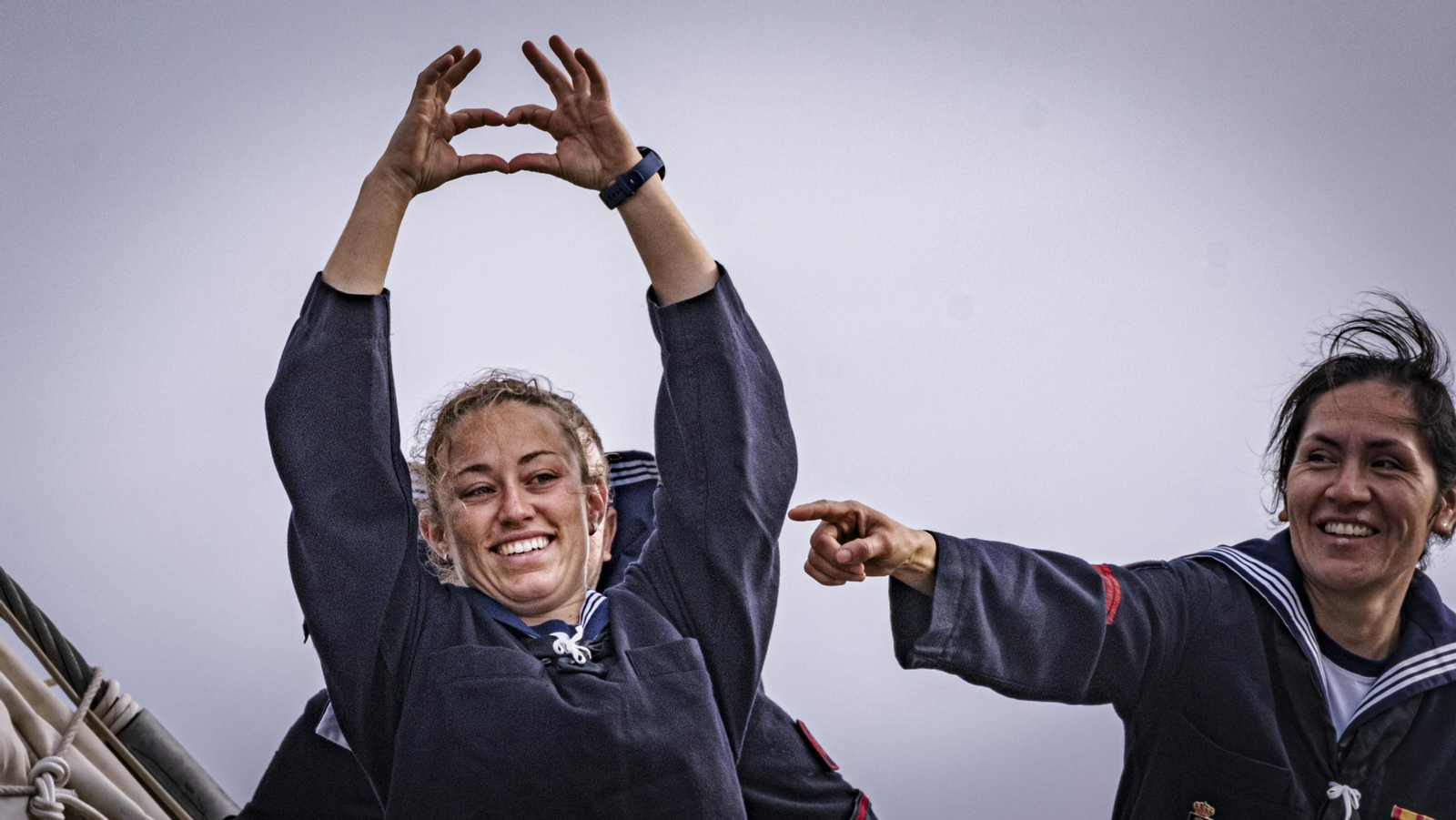 Salida del buque escuela J. S. de Elcano de los muelles de Cádiz para emprender su XCVI Crucero de Instrucción