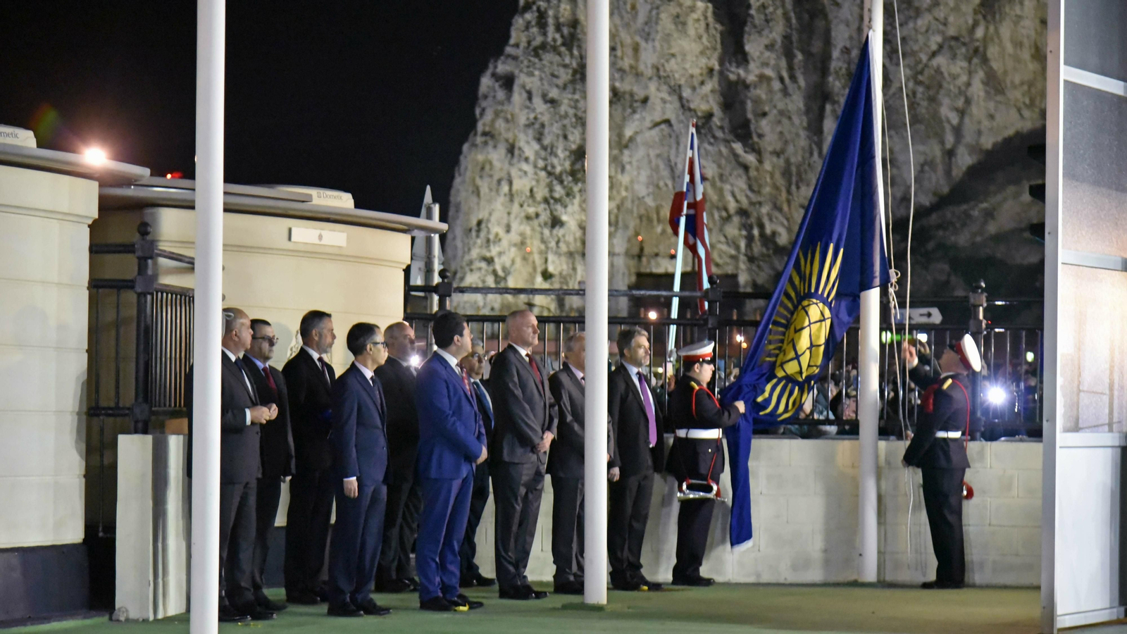 Ceremonia de arriada de la bandera de la Unión Europea en Gibraltar