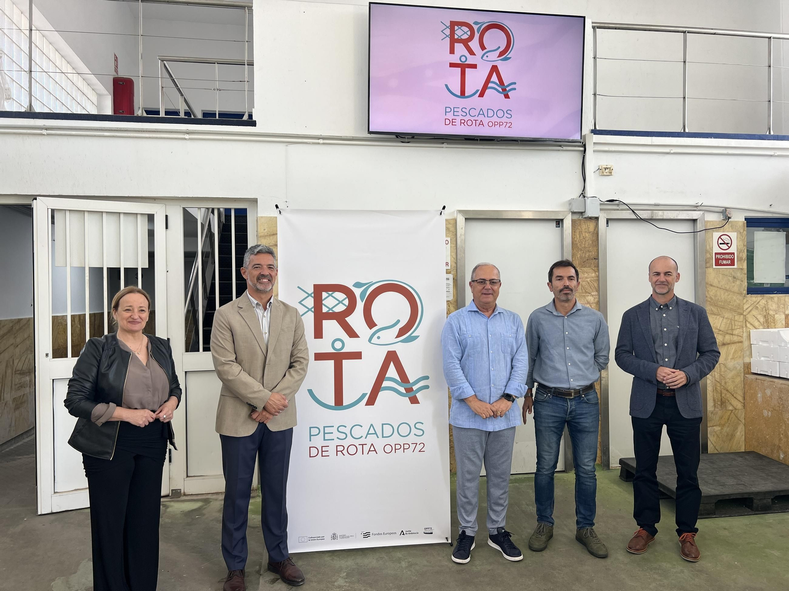 Representantes políticos y del sector pesquero presentan en la lonja de Rota la nueva marca