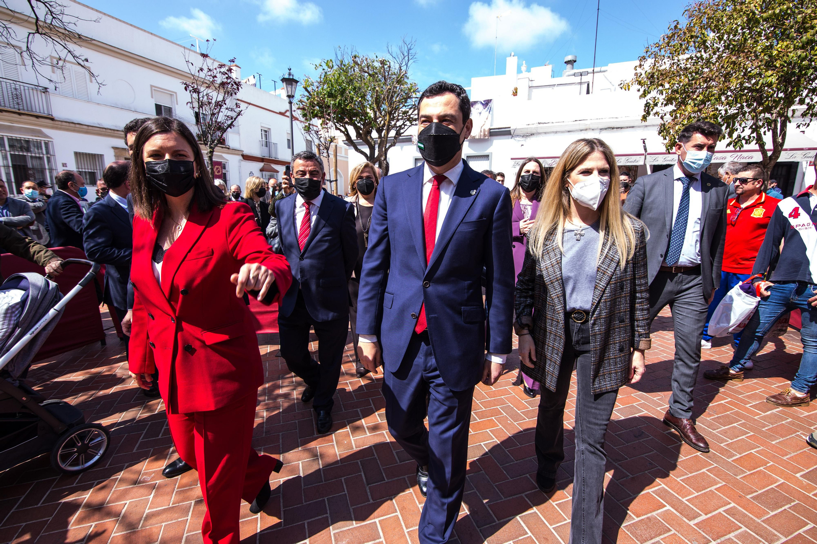 Así ha sido la visita del presidente de la Junta a las hermandades del Lunes Santo de San Fernando