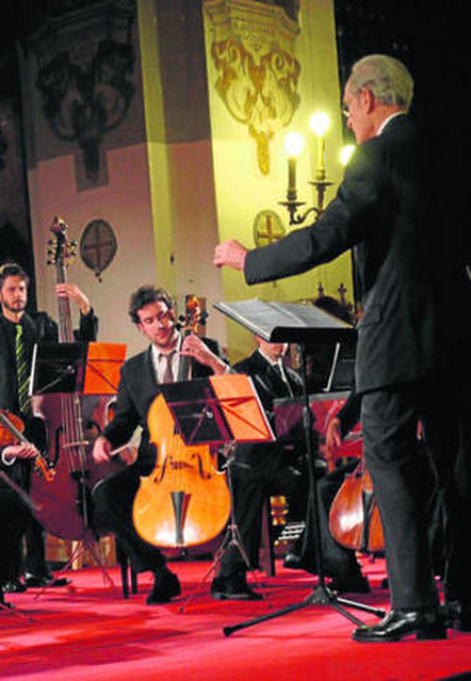 Leonhardt, en uno de sus conciertos con la Orquesta Barroca de Sevilla.