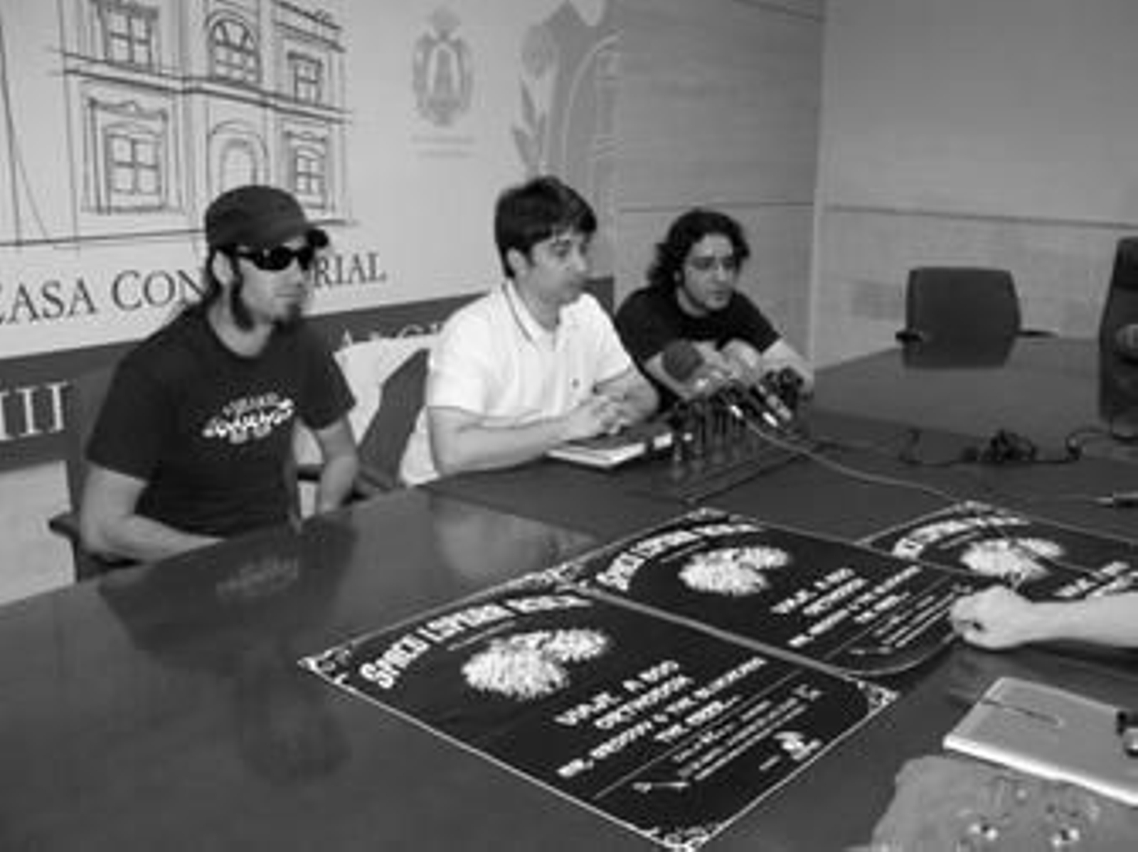 El edil Félix Duque presenta el festival, en el centro, ayer.