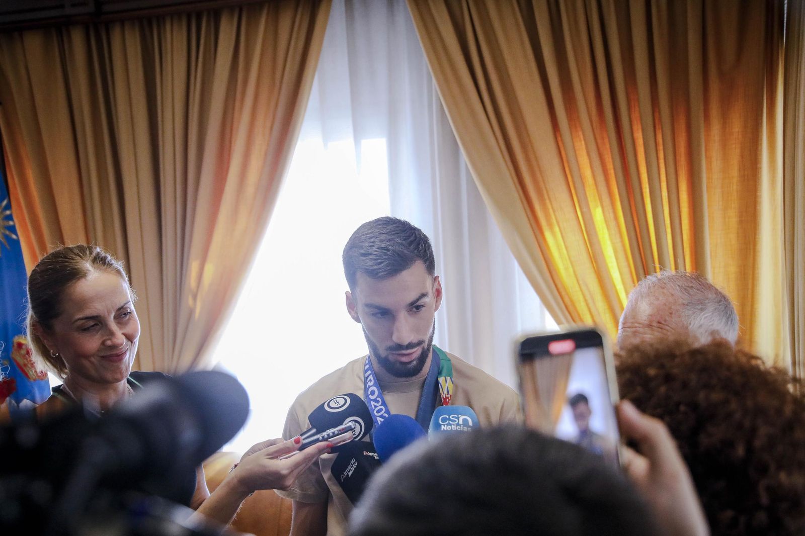 Álex Baena en el Ayto de Roquetas de Mar, en imágenes