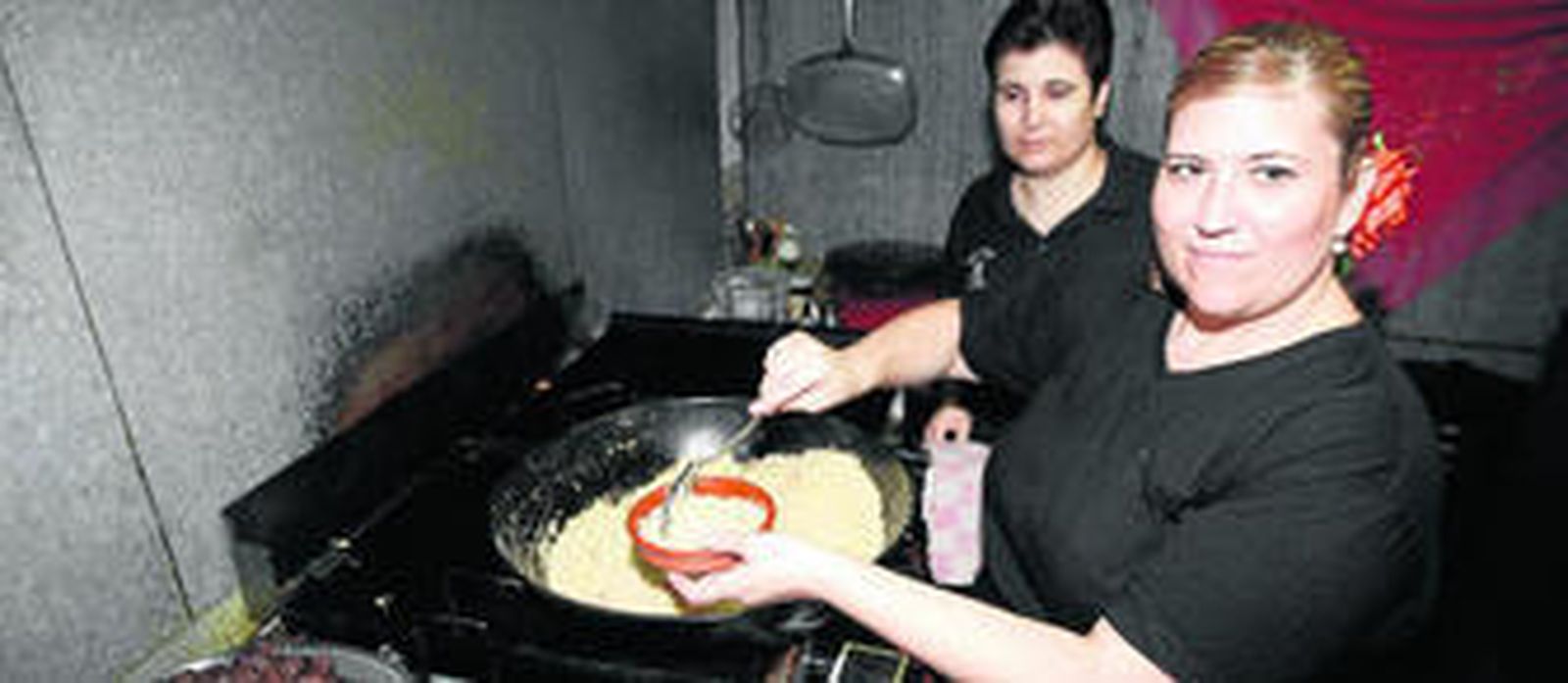 Mari Carmen Hermoso y su hermana María del Mar se pasan el día entre fogones.