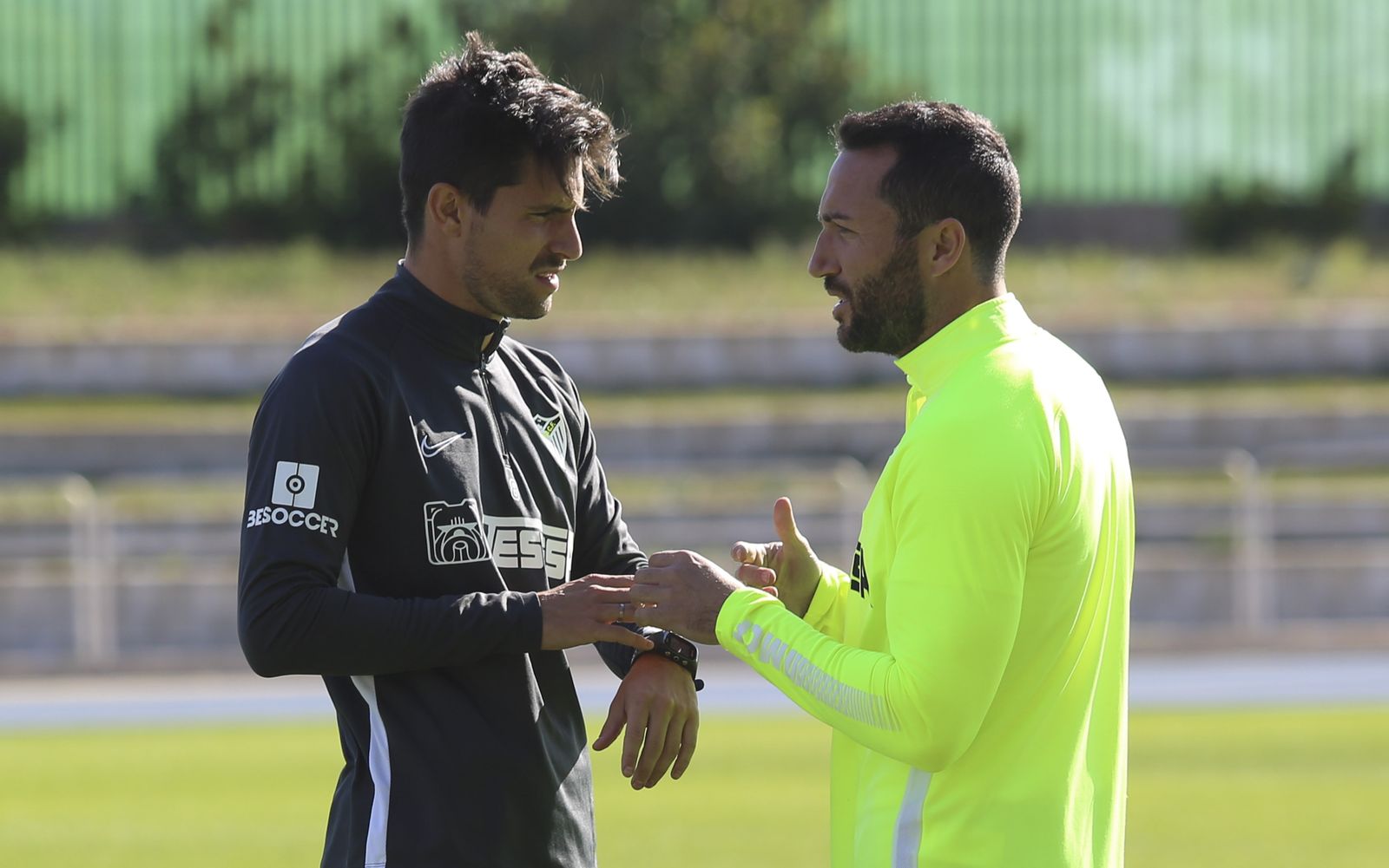Adrián, Renato Santos y Lombán pisan césped