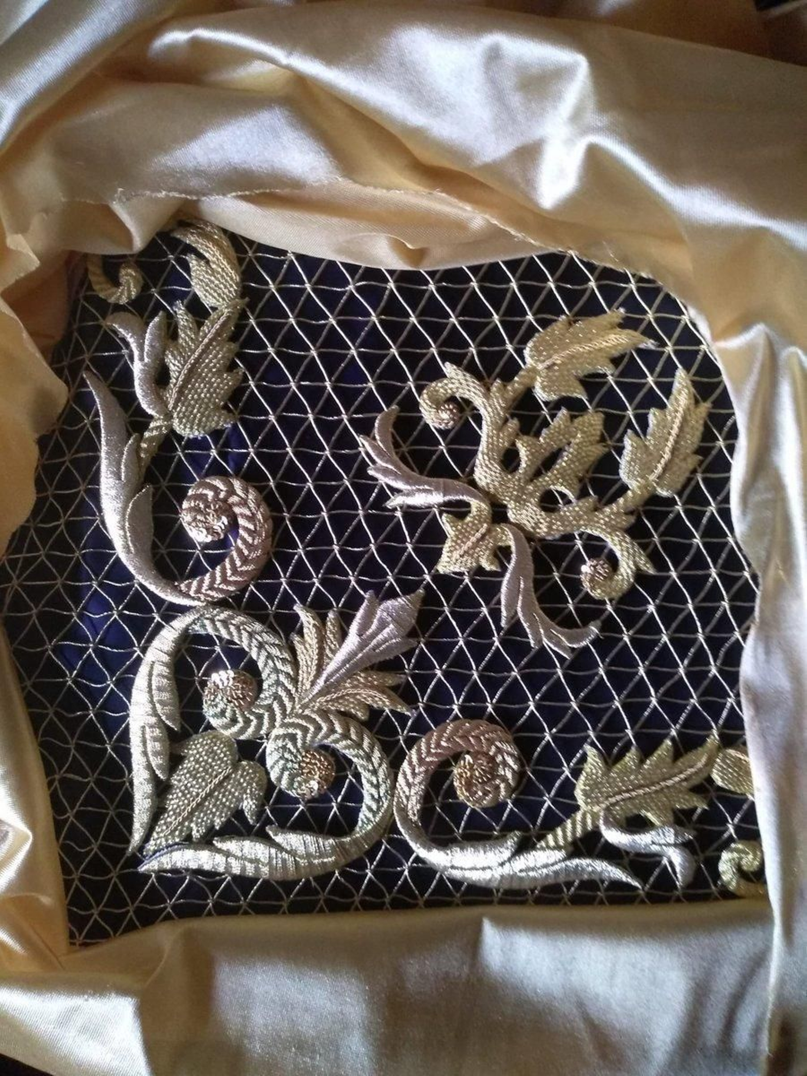 Detalle de la toca para la Virgen del Buen Fin que va a estrenar Sentencia Detalle de la toca para la Virgen del Buen Fin que va a estrenar Sentencia