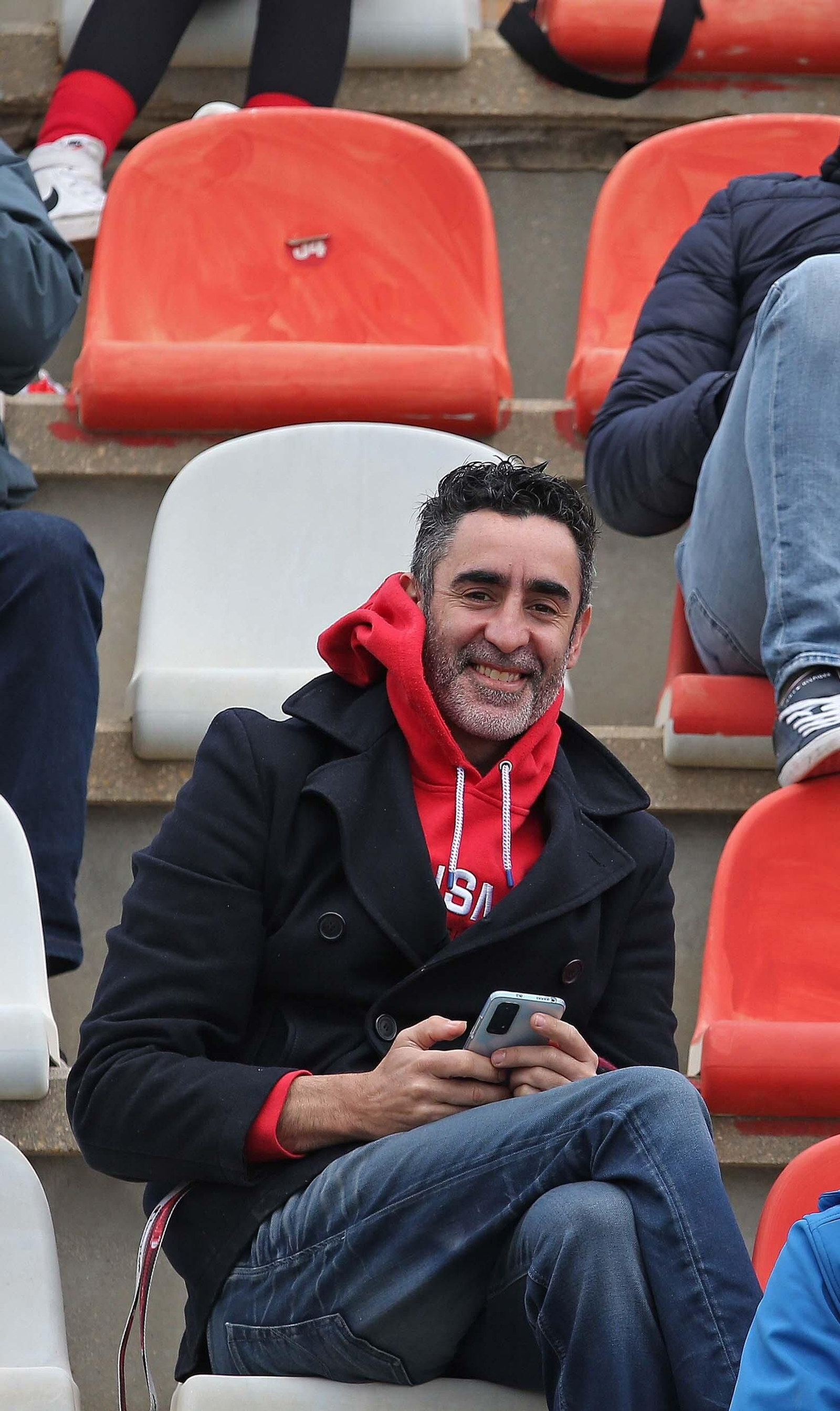 Fotos de la afición durante el Algeciras - Badajoz en el Nuevo Mirador