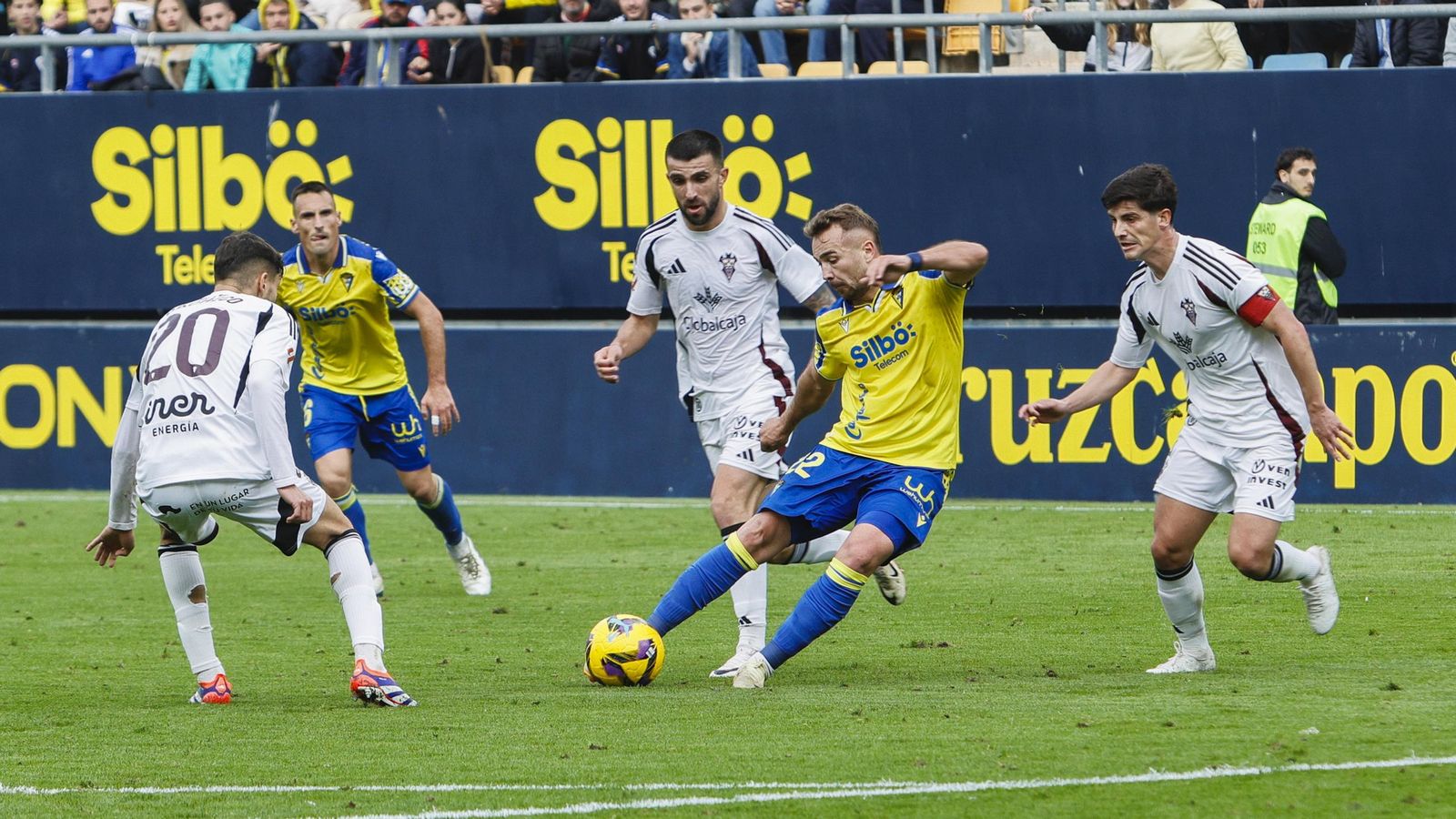 Búscate entre las fotos del partido de fútbol Cádiz CF - Albacete Balompié