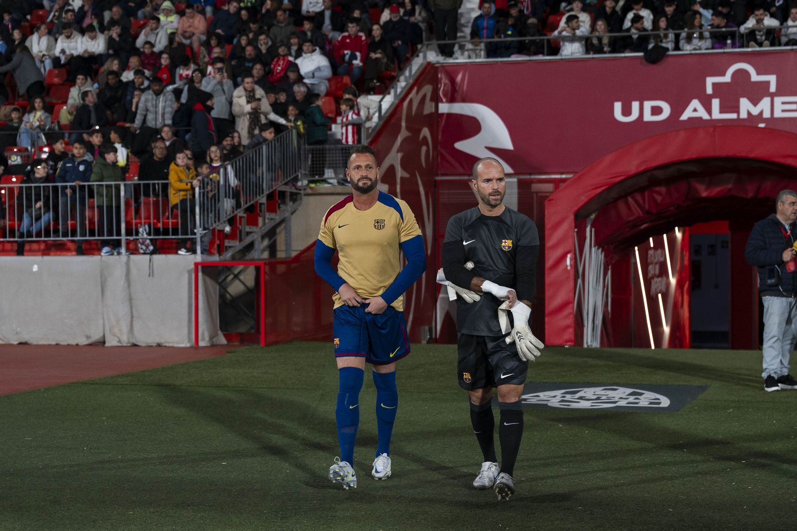 Fotogalería del partido homenaje a Guillermo Blanes entre los veteranos de la UD Almería y el FC Barcelona
