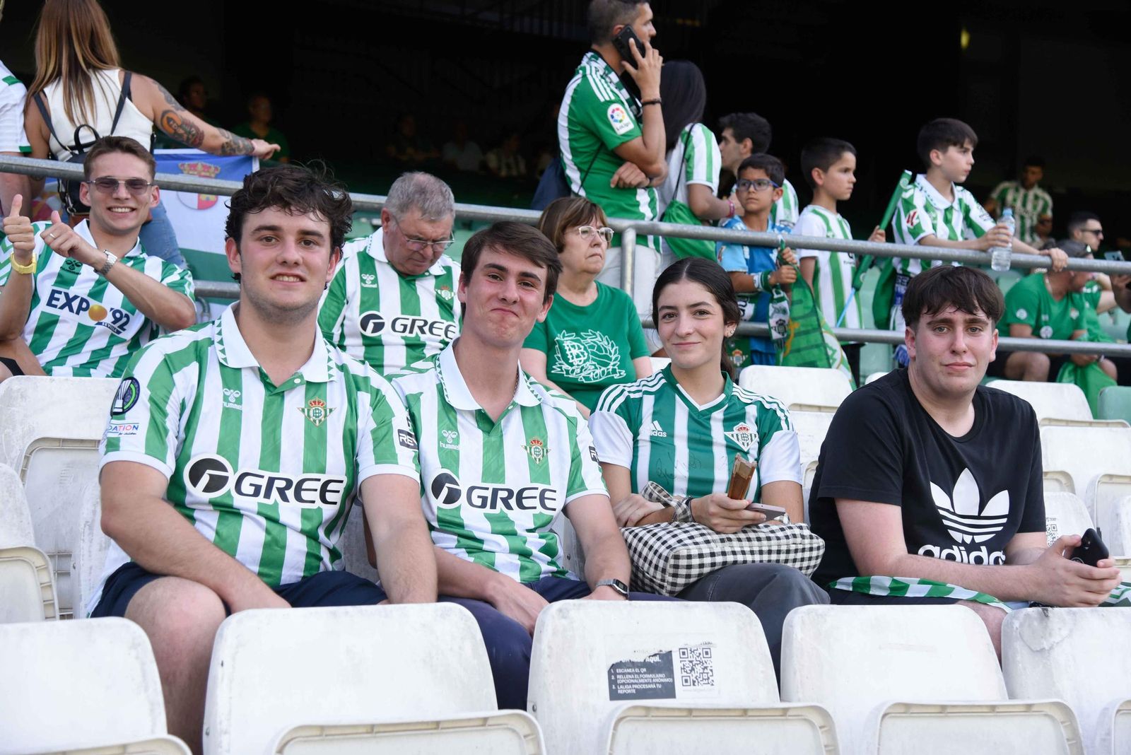 Las fotos de la afición del Betis en el Villamarín