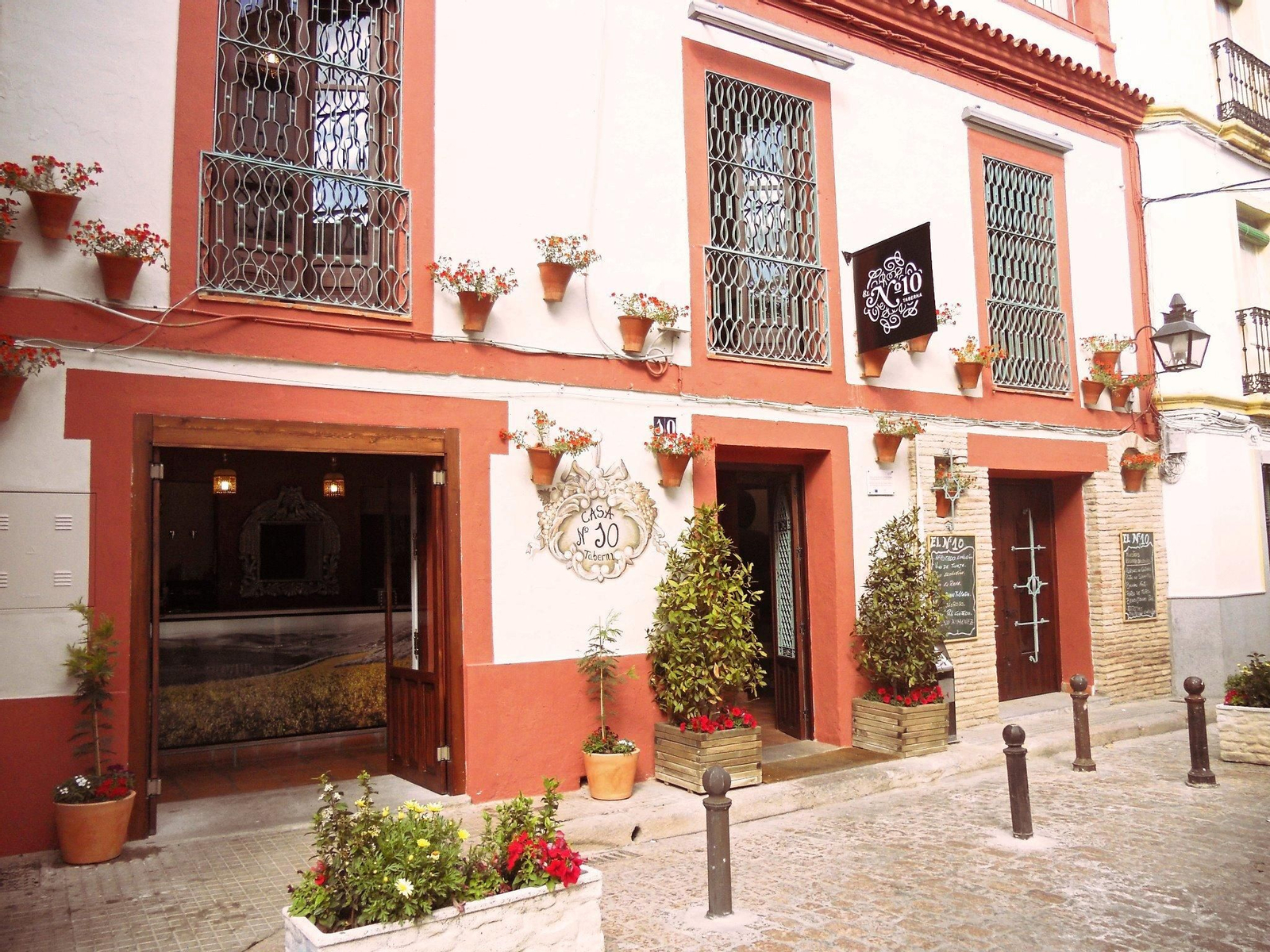 Entrada a Taberna El Nº10