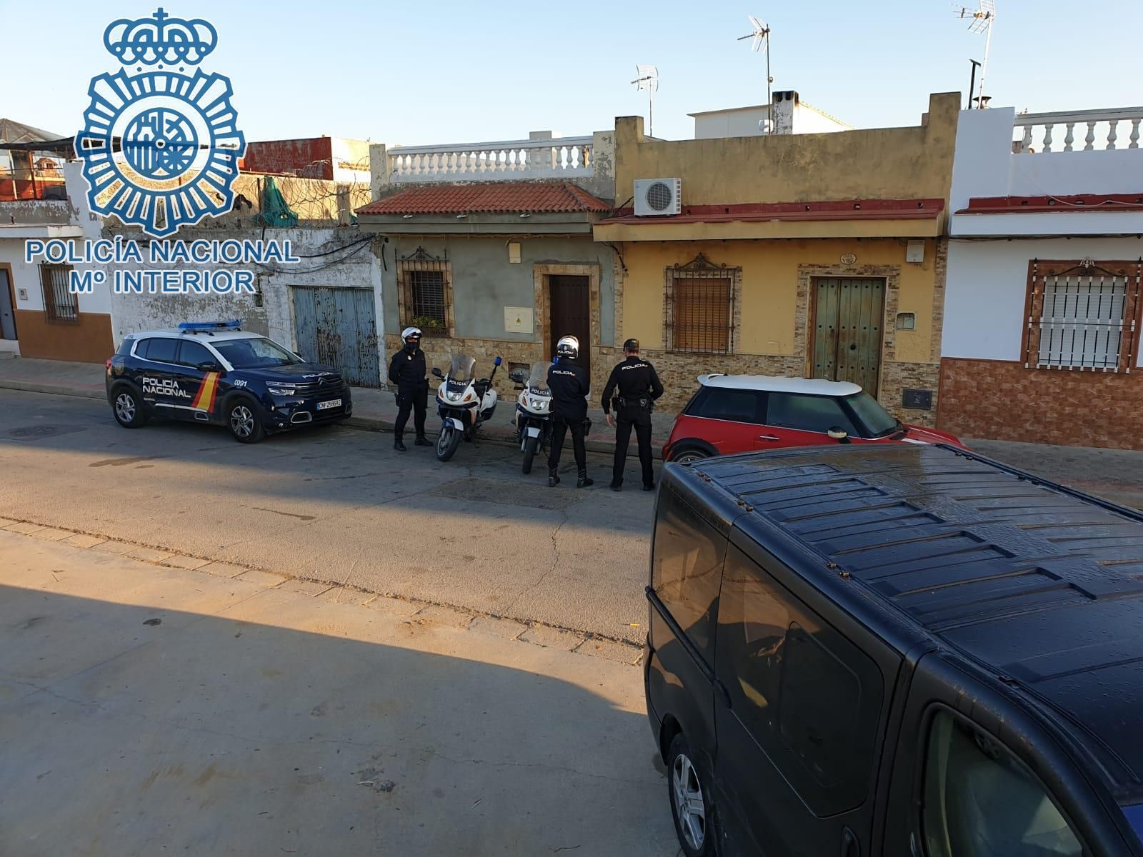 Policías nacionales desplegados en la zona en la que ocurrieron los hechos.