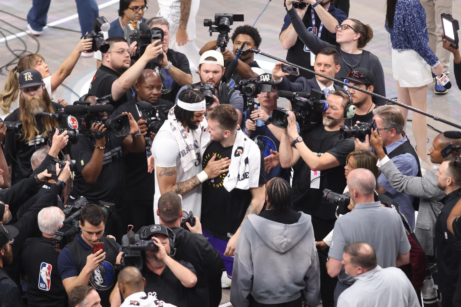 Luka Doncic acaparó todas las miradas en su regreso a Dallas