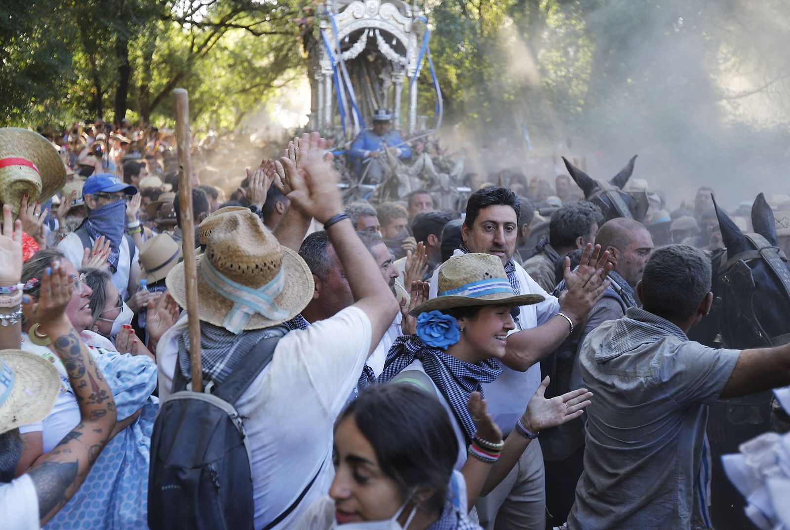 Imágenes de la Hermandad de Huelva a su paso por El Charco