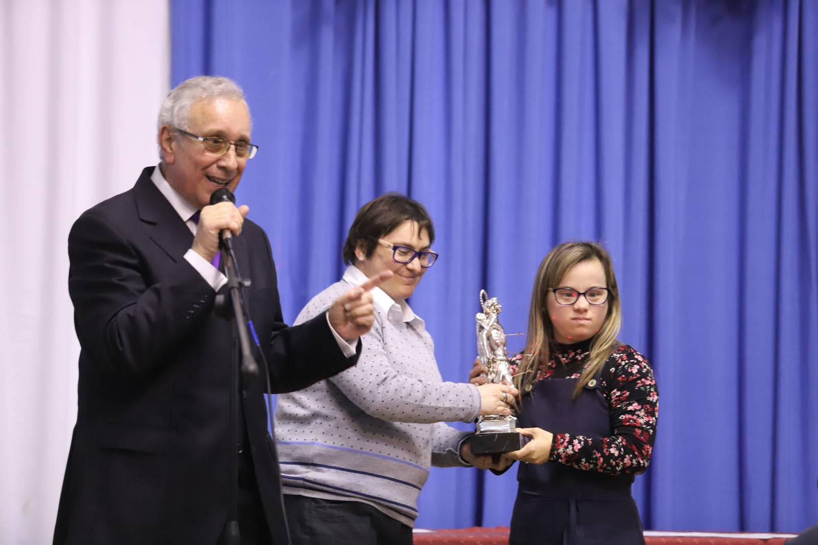 Imágenes de la convivencia con los antiguos vecinos de San Sebastián y la entrega a homenajeados con recuerdos del acto.