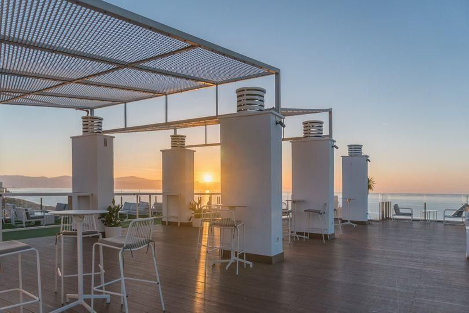 Un atardecer en Barracuda Rooftop. Un atardecer en Barracuda Rooftop.