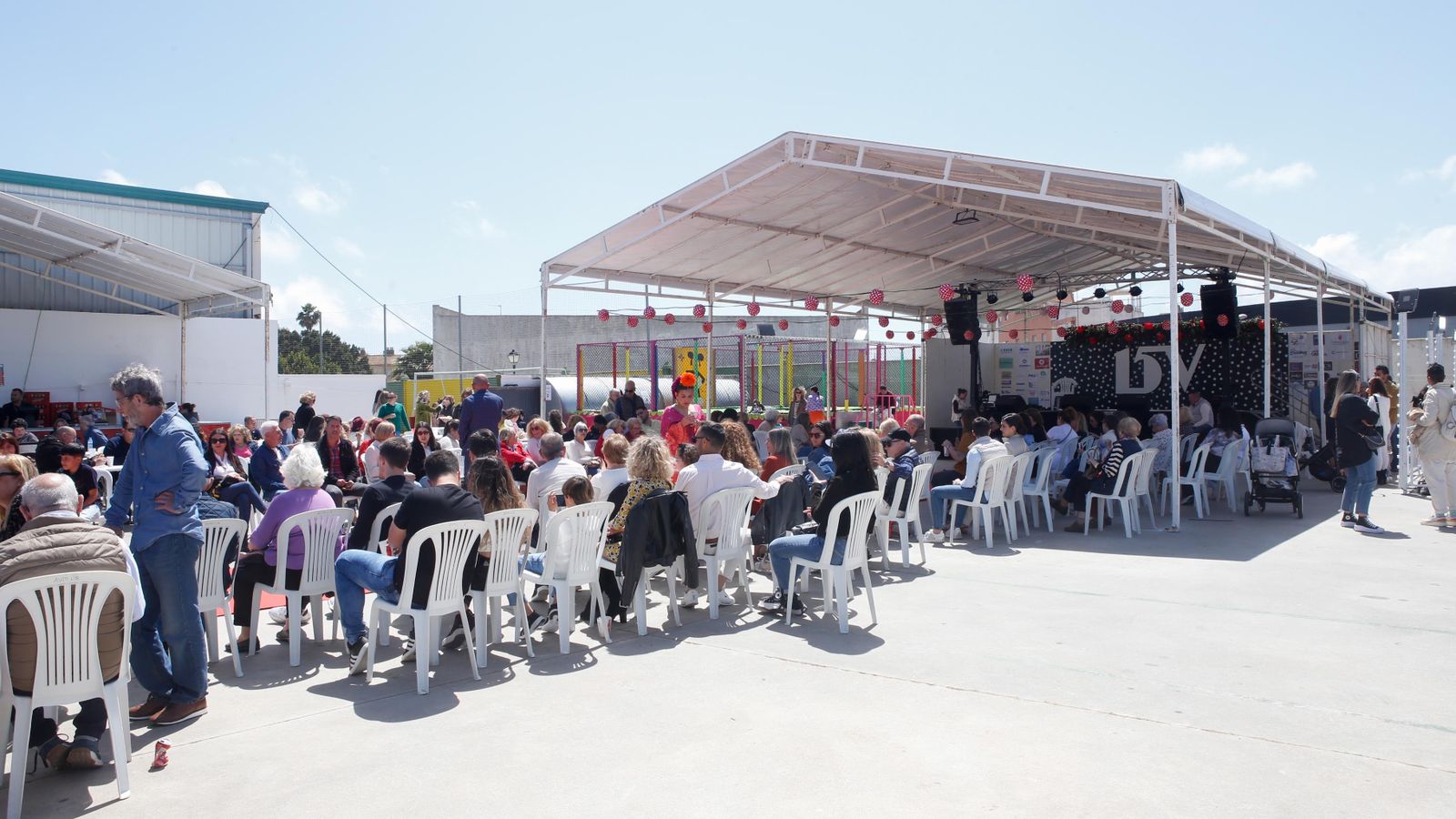 Las imágenes de la Pre-feria los 15V  en Los Barrios